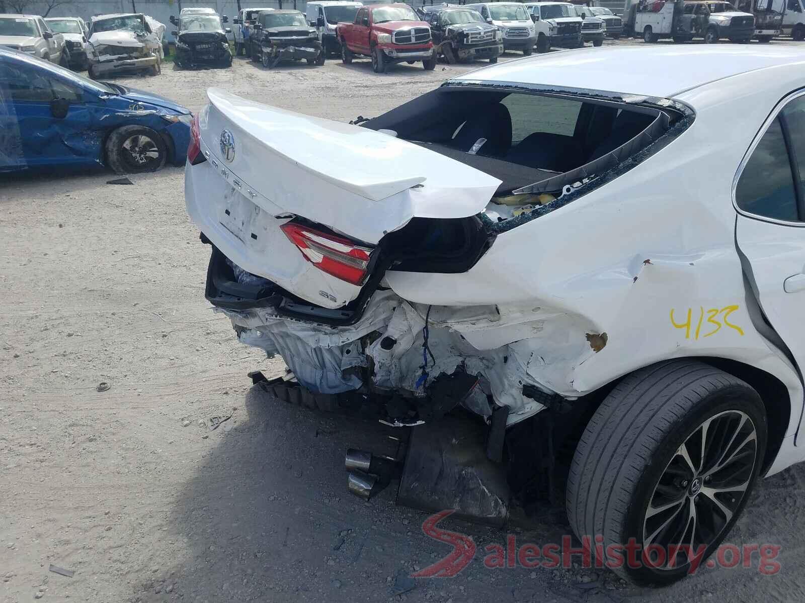 4T1B11HK9JU506790 2018 TOYOTA CAMRY