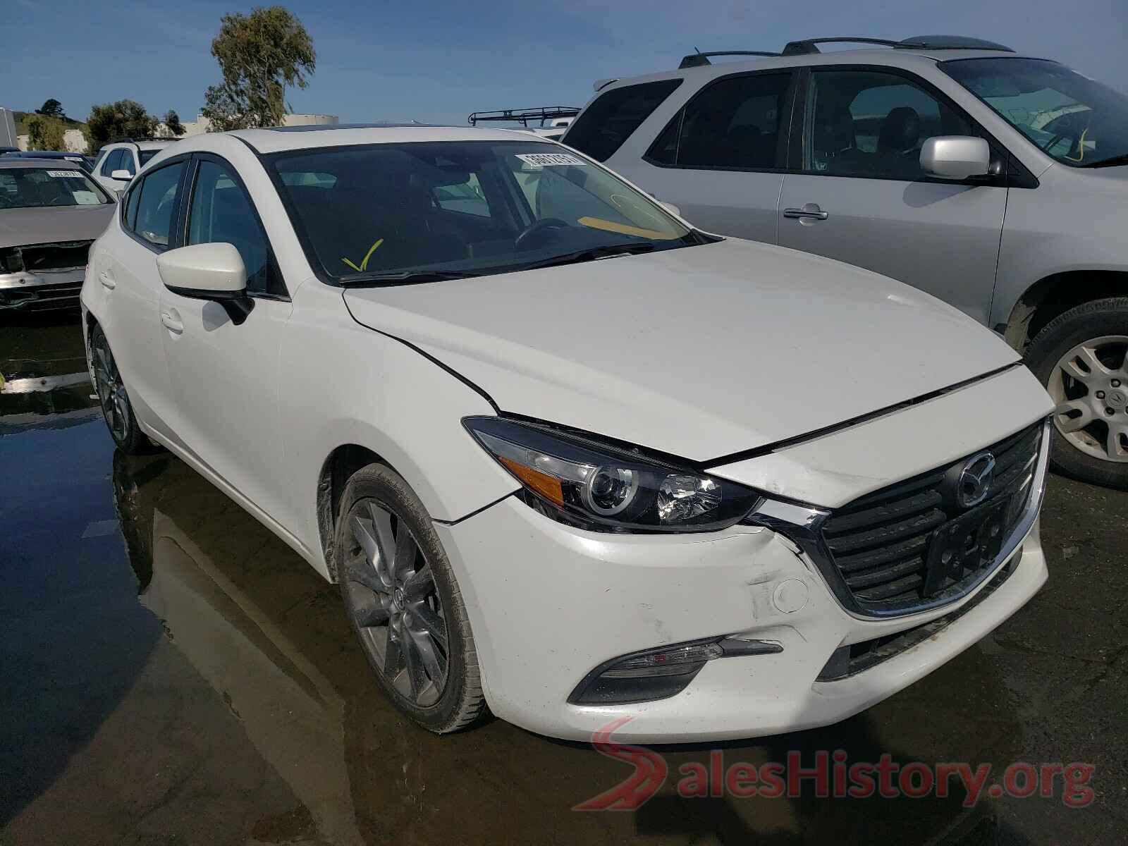 3MZBN1L36JM170204 2018 MAZDA 3