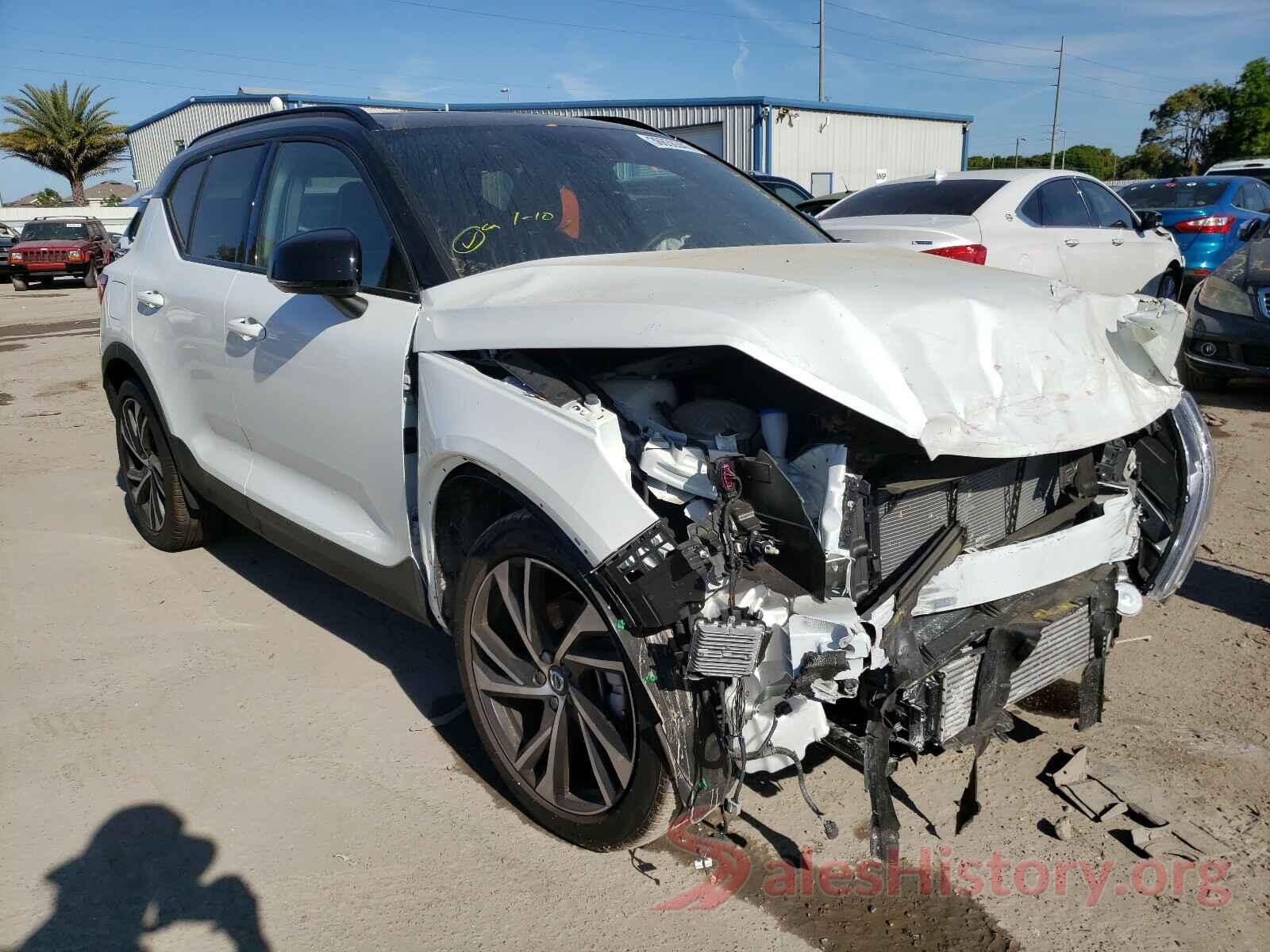 YV4162UM4L2347185 2020 VOLVO XC40