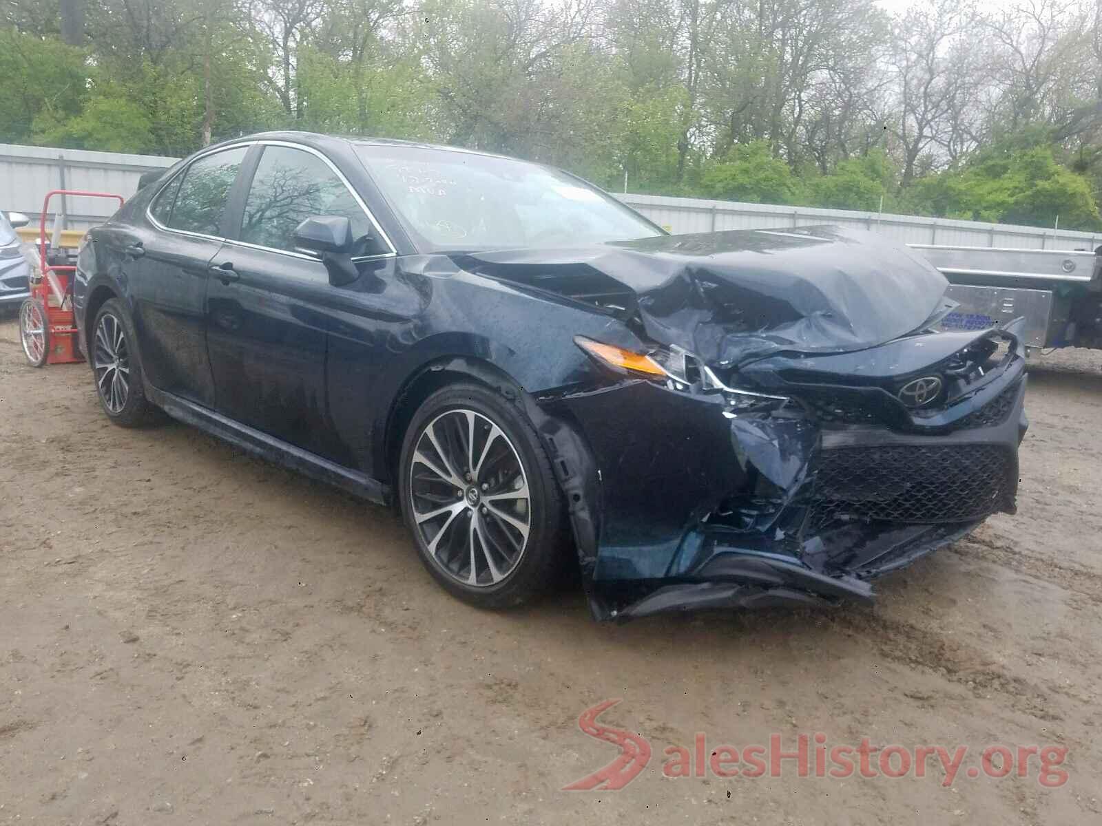 4T1B11HK4JU573832 2018 TOYOTA CAMRY