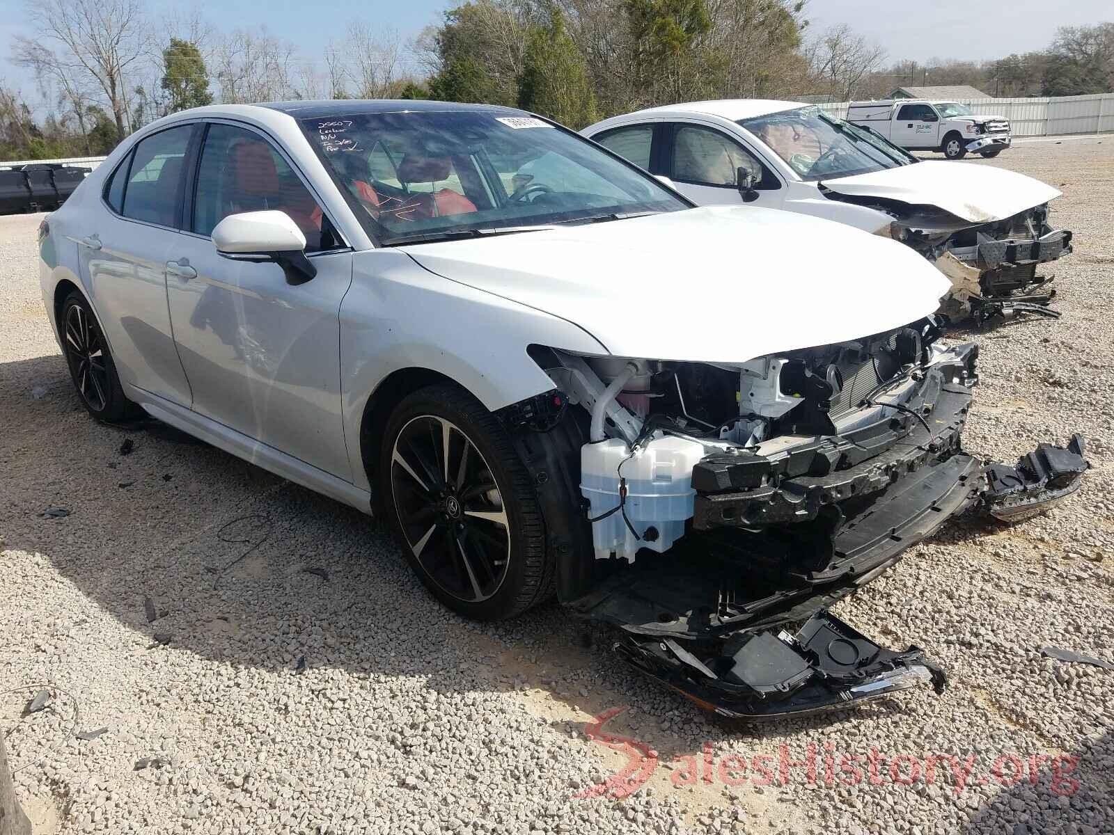 4T1B61HK2JU678757 2018 TOYOTA CAMRY