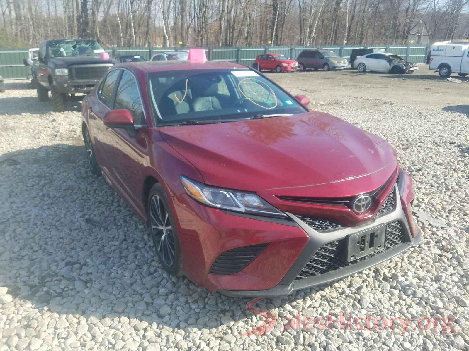 4T1B11HK8JU563031 2018 TOYOTA CAMRY