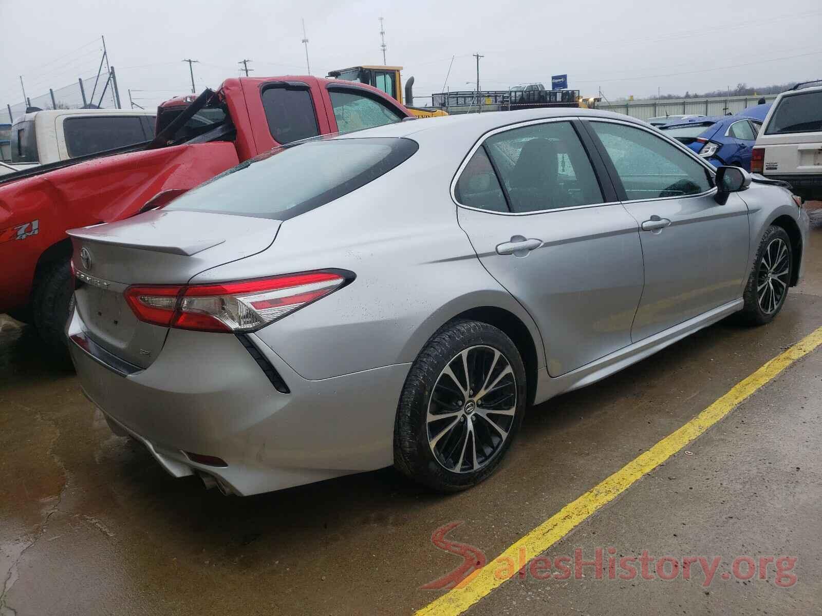 4T1B11HKXJU638070 2018 TOYOTA CAMRY