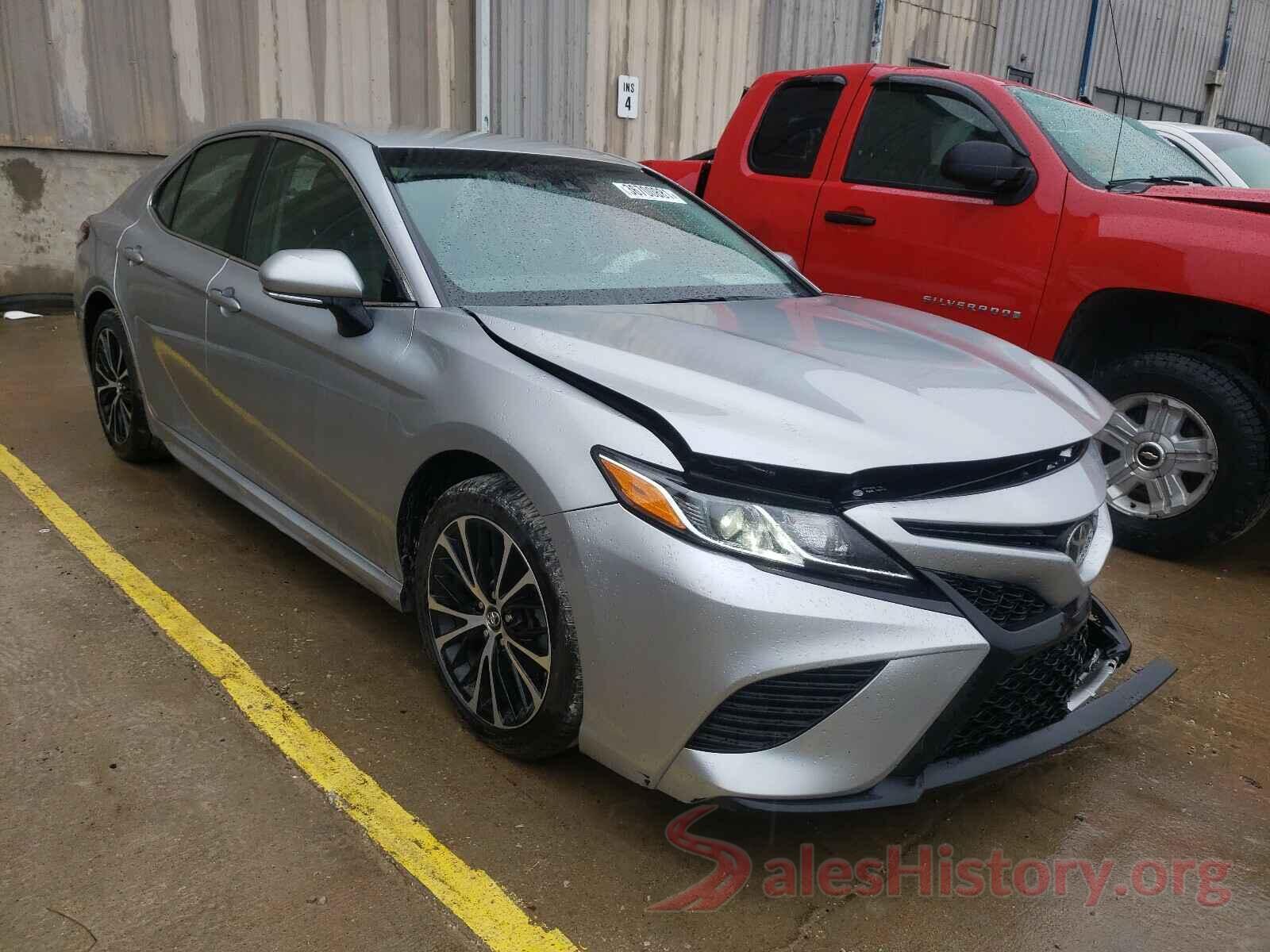 4T1B11HKXJU638070 2018 TOYOTA CAMRY