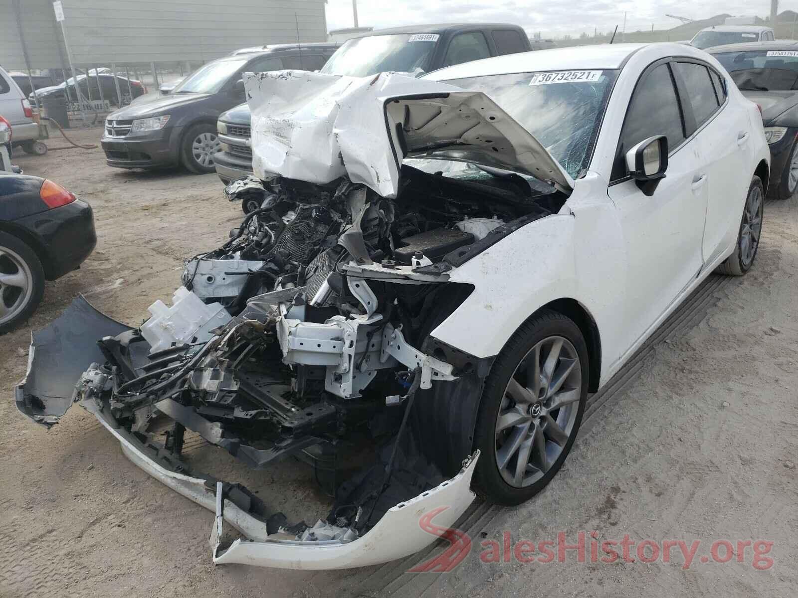 3MZBN1L30JM165158 2018 MAZDA 3