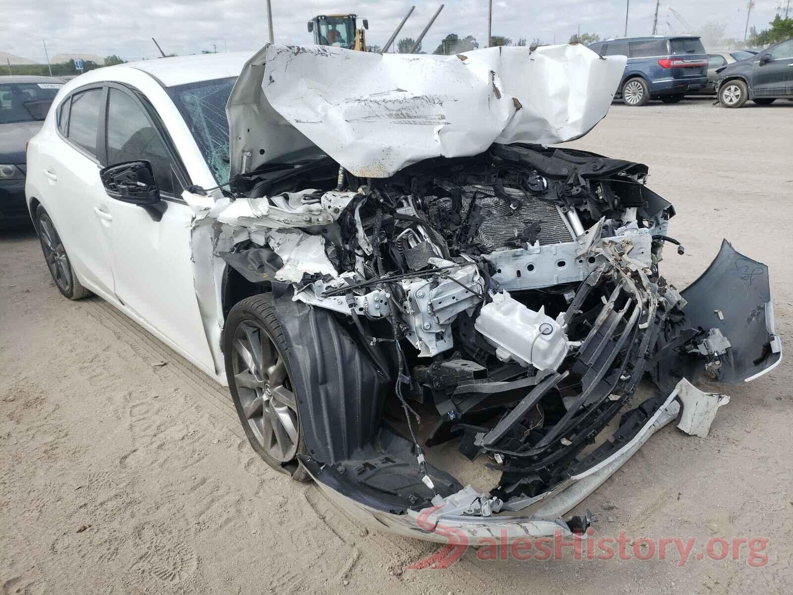 3MZBN1L30JM165158 2018 MAZDA 3