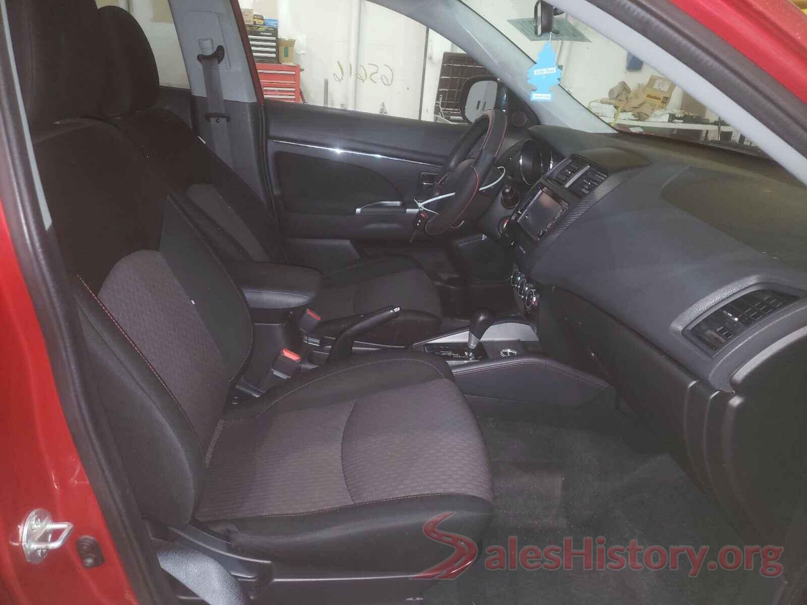 JA4AR3AUXJZ035665 2018 MITSUBISHI OUTLANDER