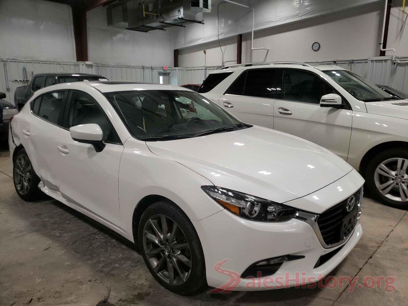 3MZBN1L3XJM176474 2018 MAZDA 3