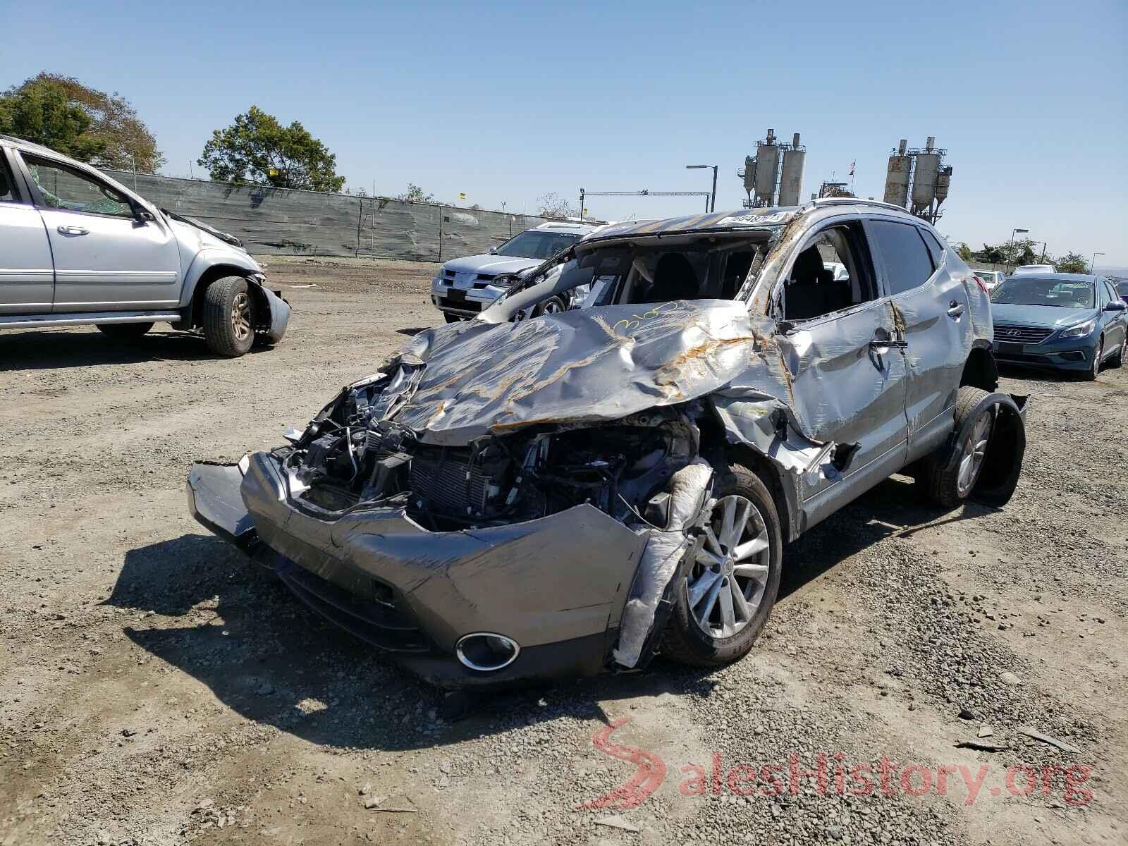 JN1BJ1CP2JW157759 2018 NISSAN ROGUE