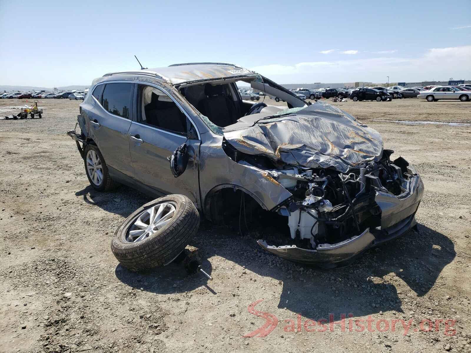 JN1BJ1CP2JW157759 2018 NISSAN ROGUE