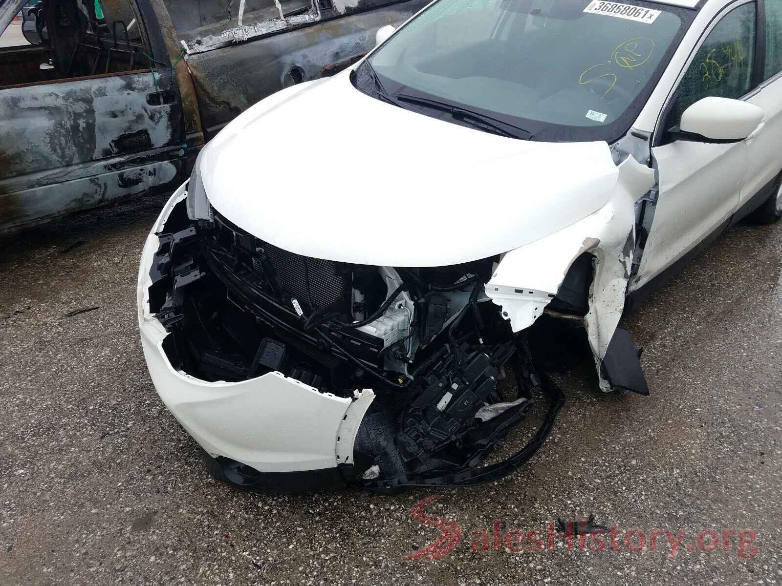 JN1BJ1CP3JW159780 2018 NISSAN ROGUE