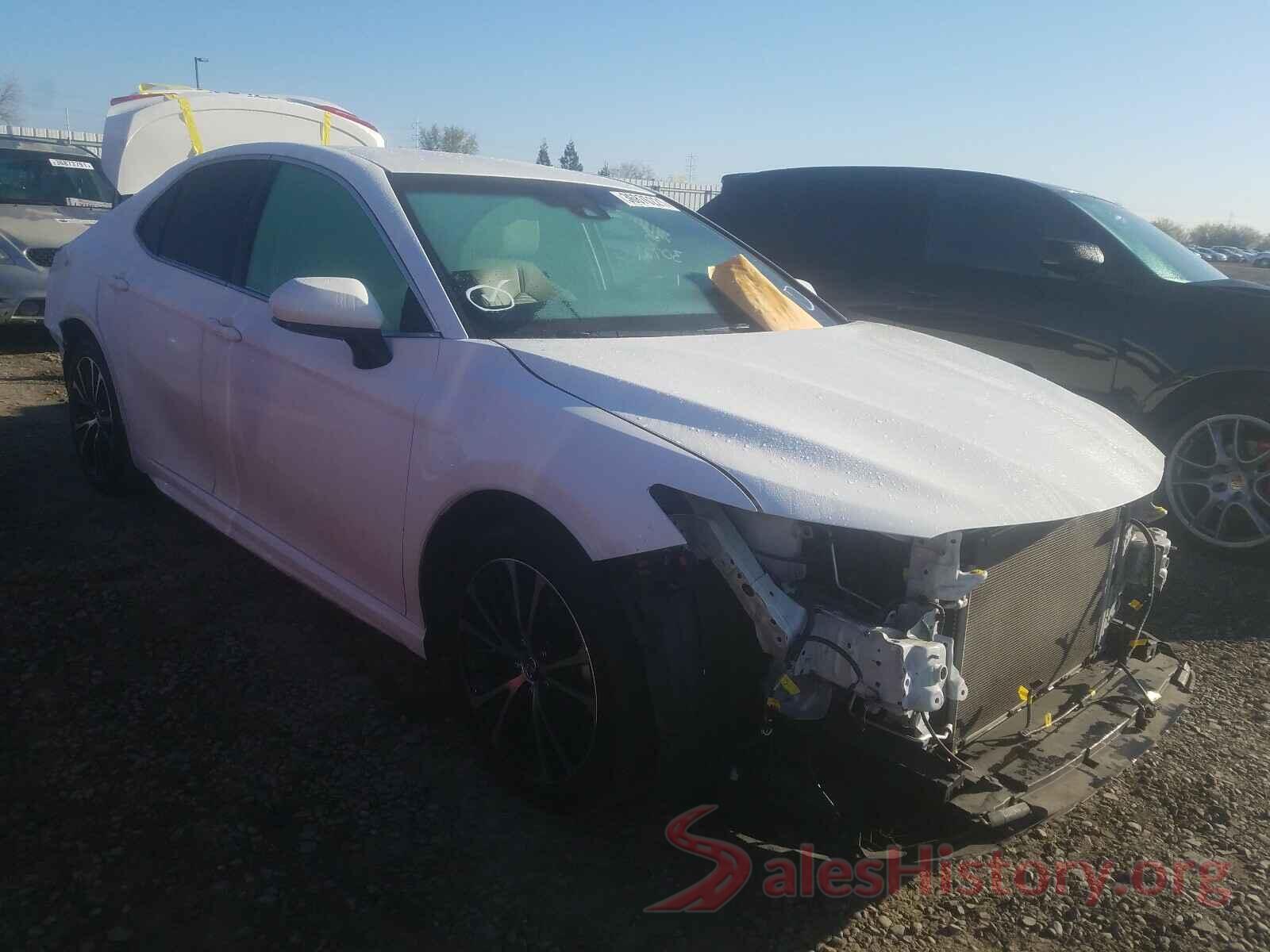 JTNB11HK1J3064660 2018 TOYOTA CAMRY