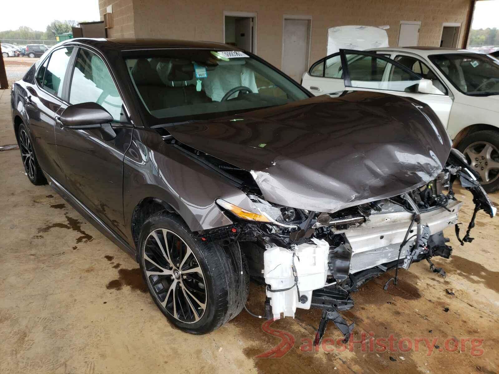 4T1B11HK1JU634490 2018 TOYOTA CAMRY