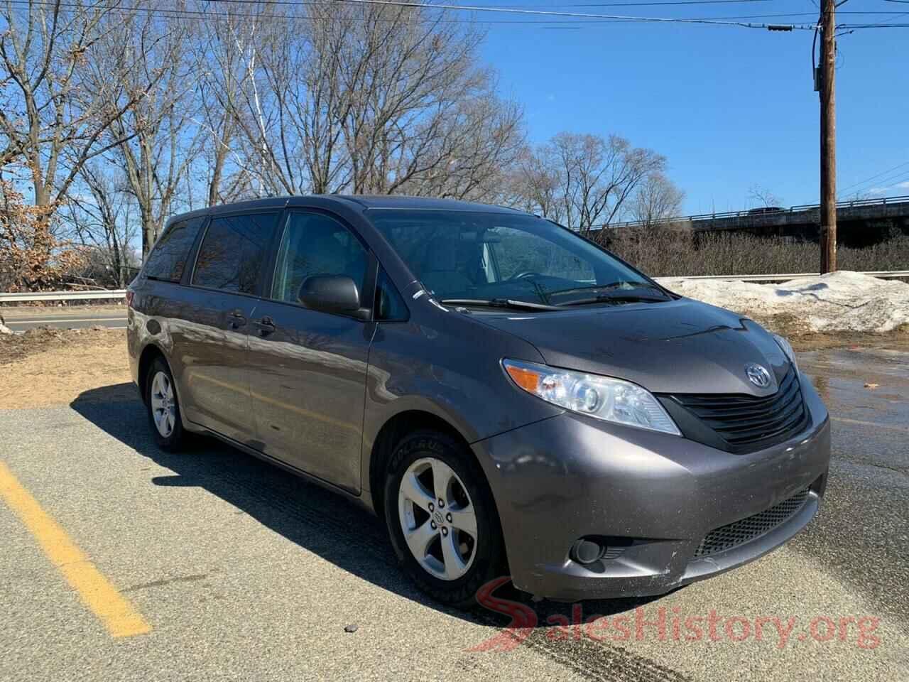 5TDZZ3DC7HS810270 2017 TOYOTA SIENNA