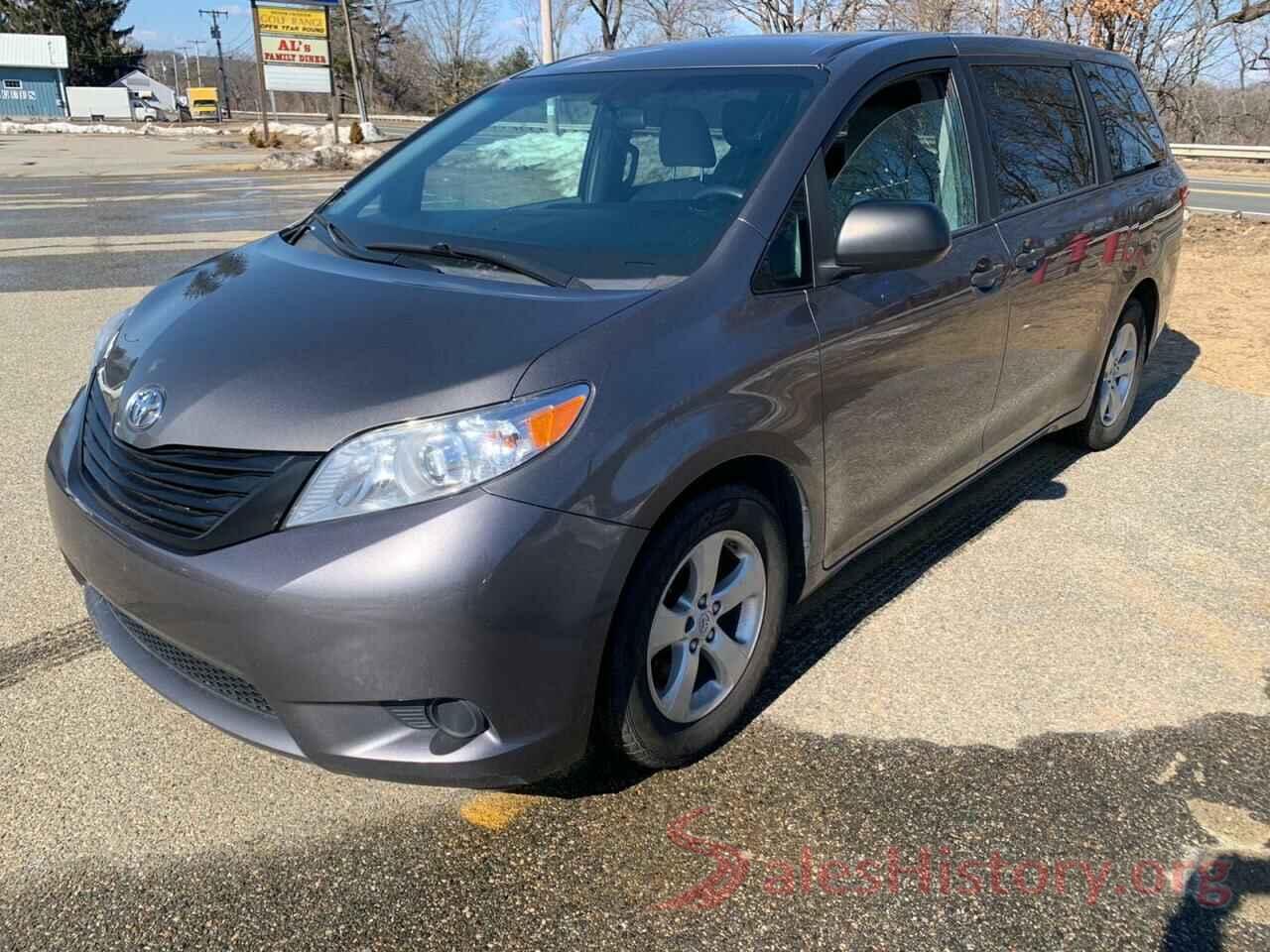 5TDZZ3DC7HS810270 2017 TOYOTA SIENNA