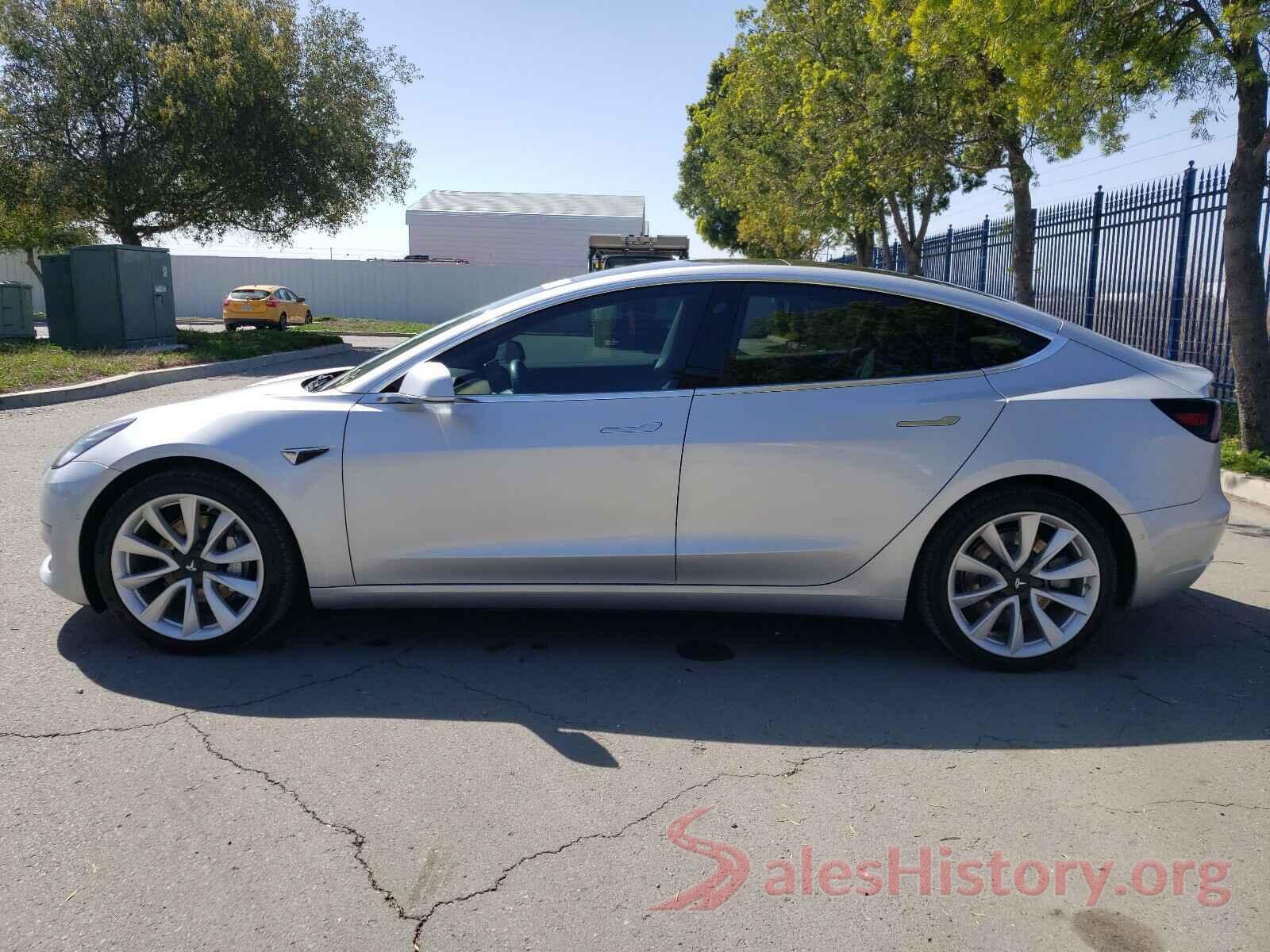 5YJ3E1EA3JF048570 2018 TESLA MODEL 3