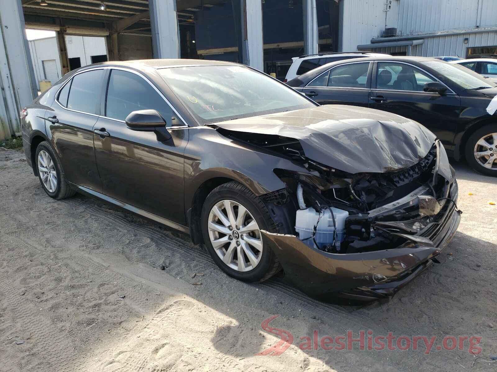 4T1B11HK8JU148016 2018 TOYOTA CAMRY