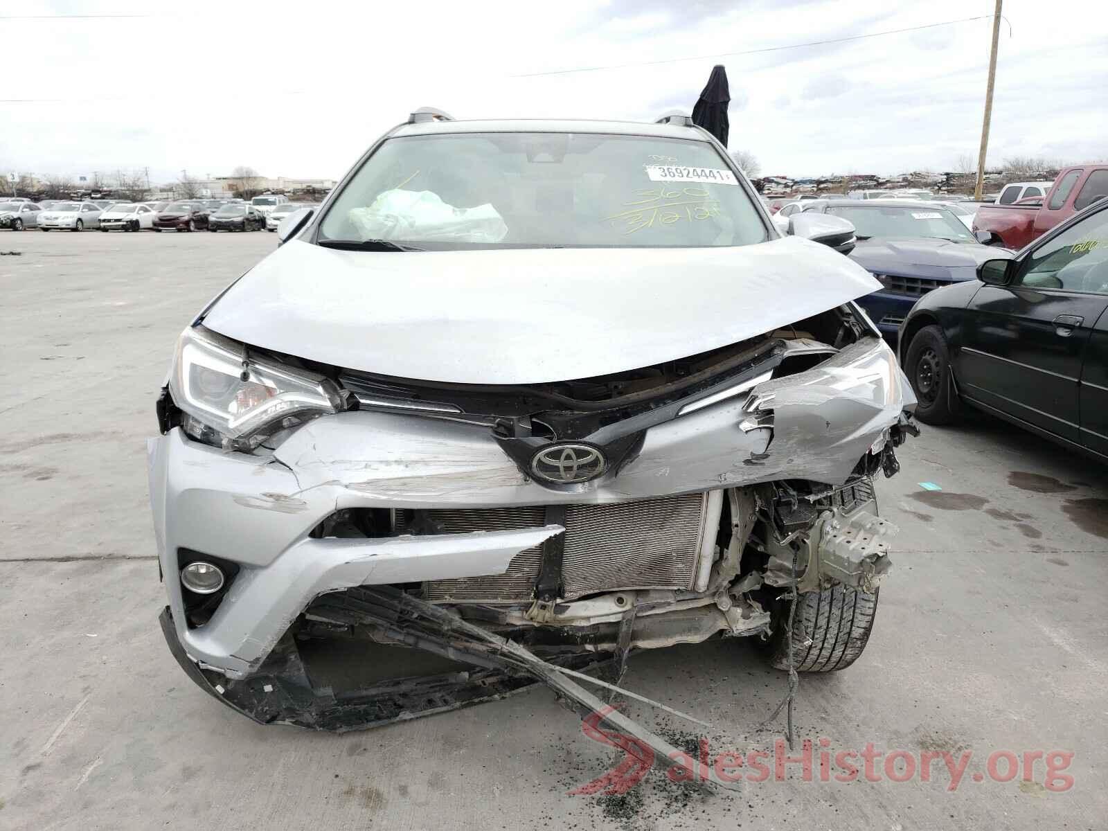 2T3YFREV1JW416033 2018 TOYOTA RAV4