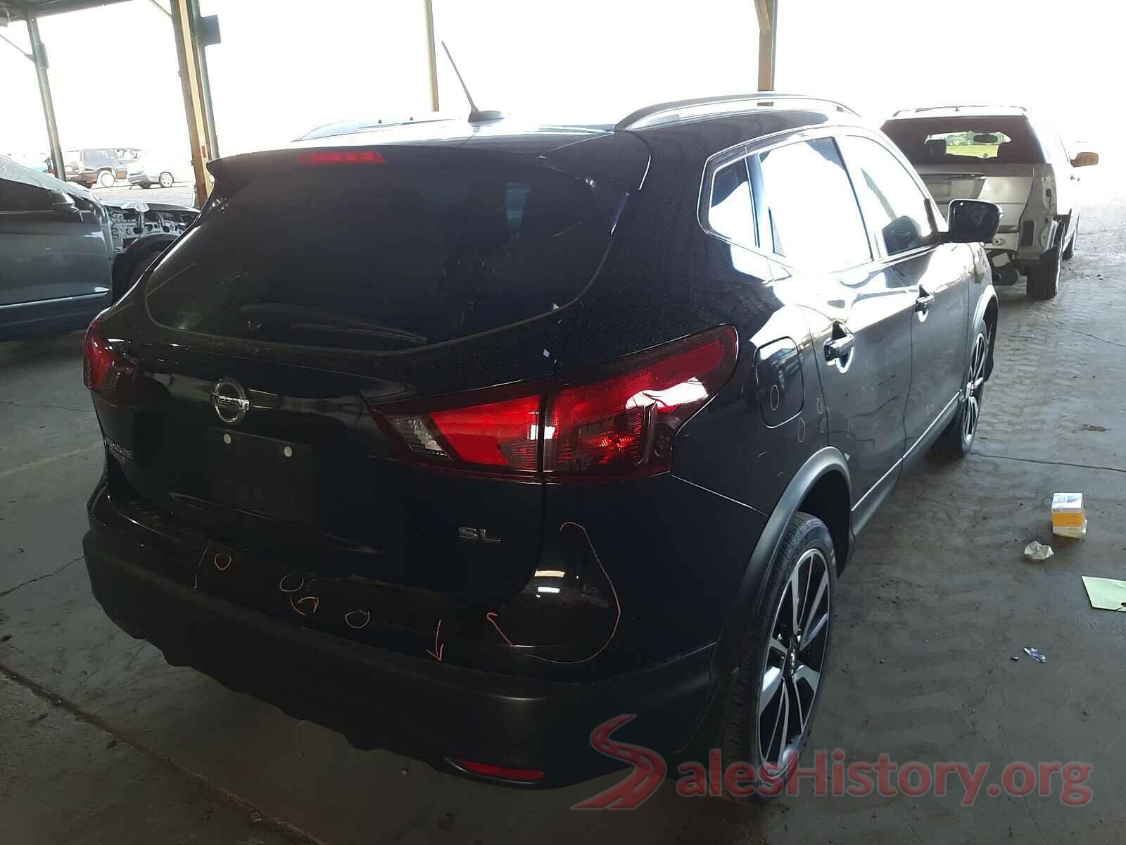 JN1BJ1CP0JW105157 2018 NISSAN ROGUE