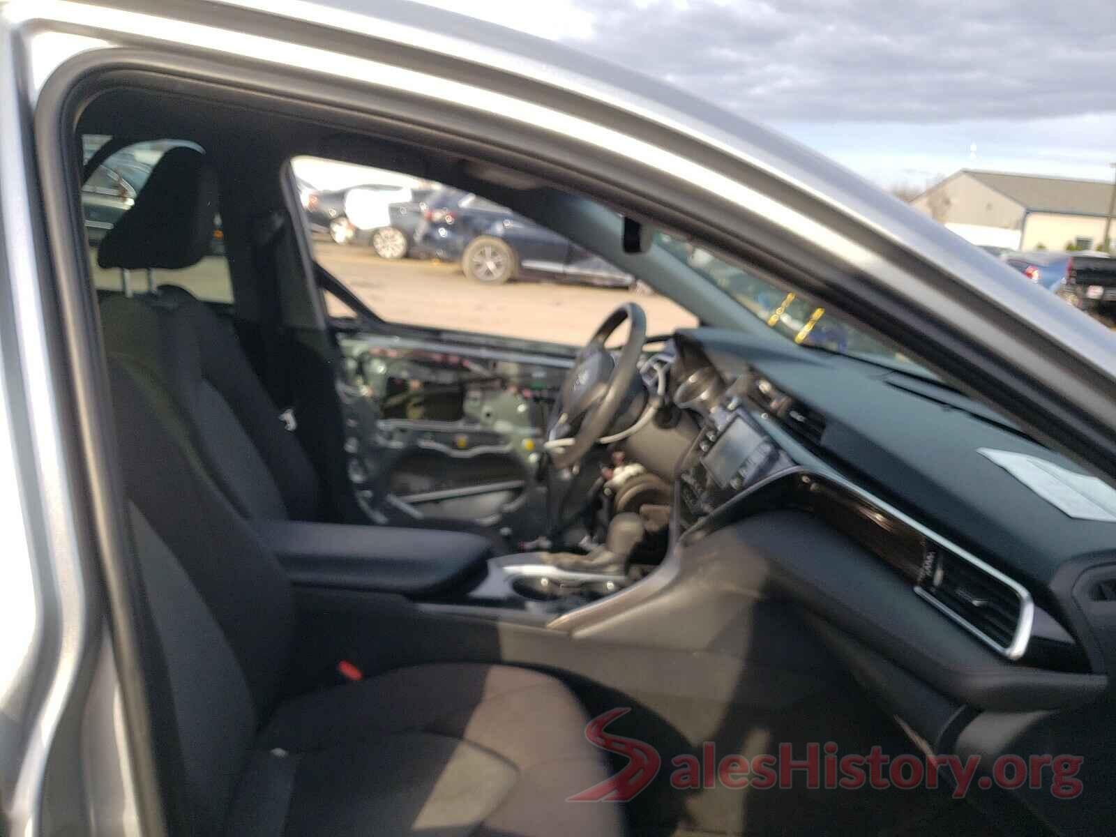 4T1B11HK9JU052945 2018 TOYOTA CAMRY