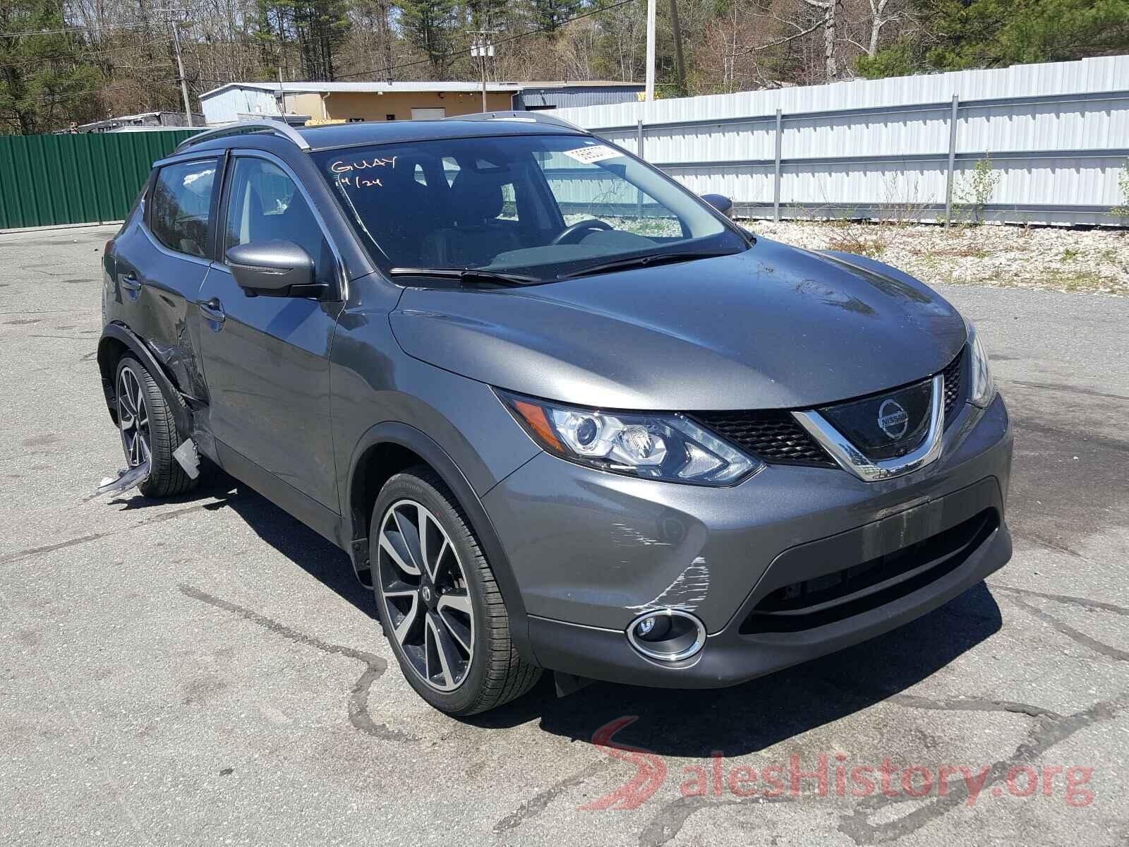 JN1BJ1CR8JW210806 2018 NISSAN ROGUE