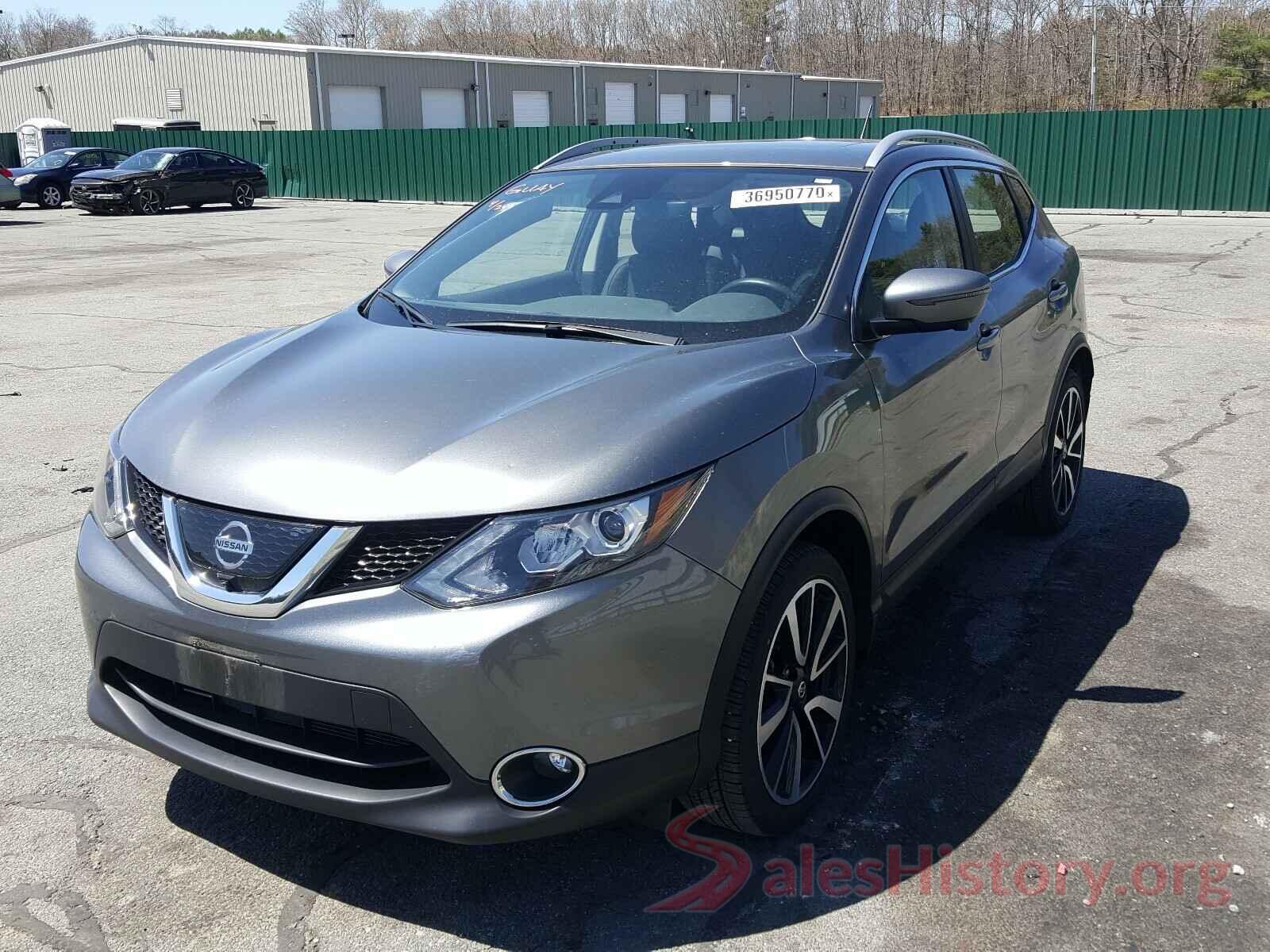 JN1BJ1CR8JW210806 2018 NISSAN ROGUE