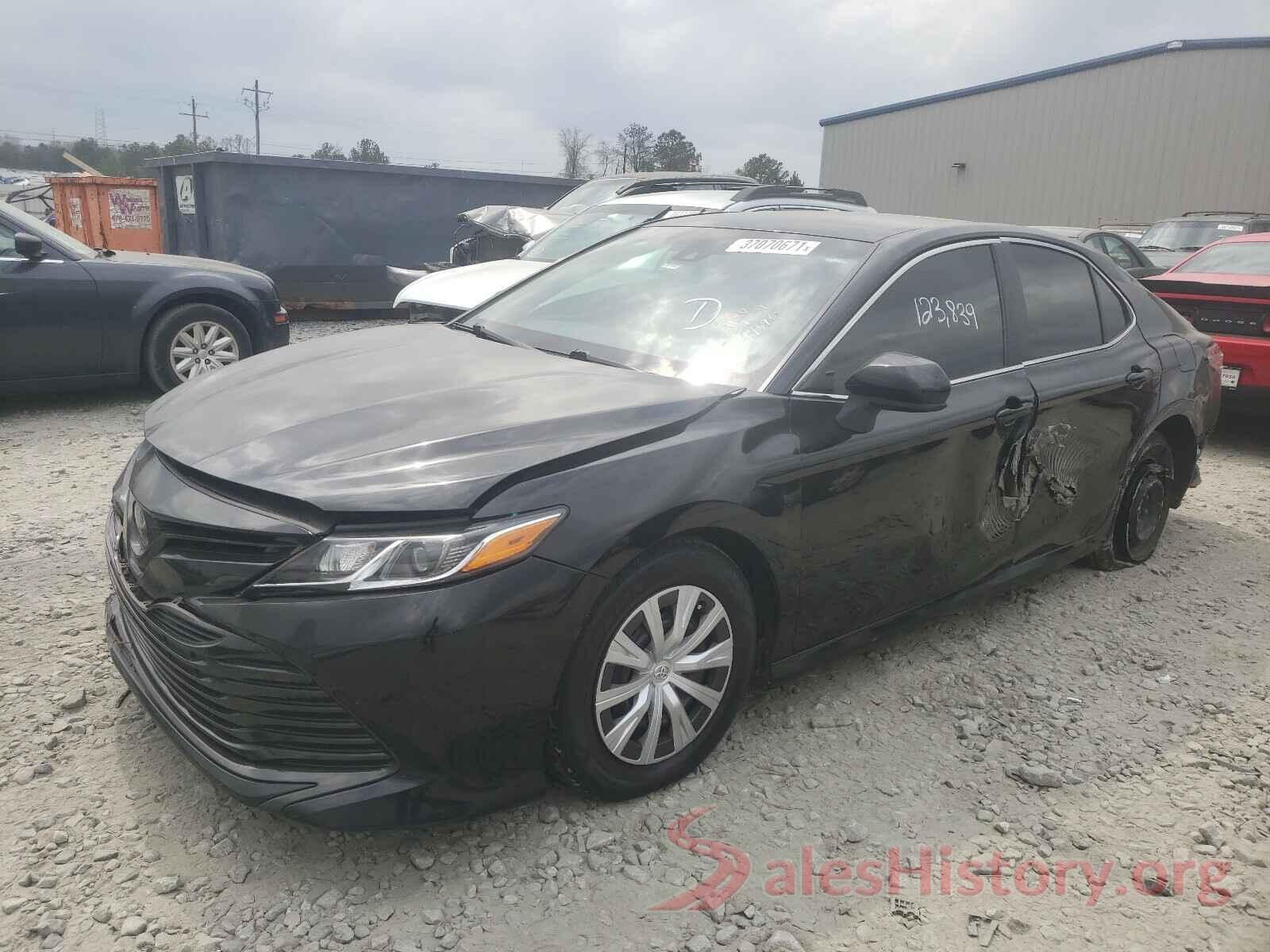 4T1B11HK6JU609469 2018 TOYOTA CAMRY