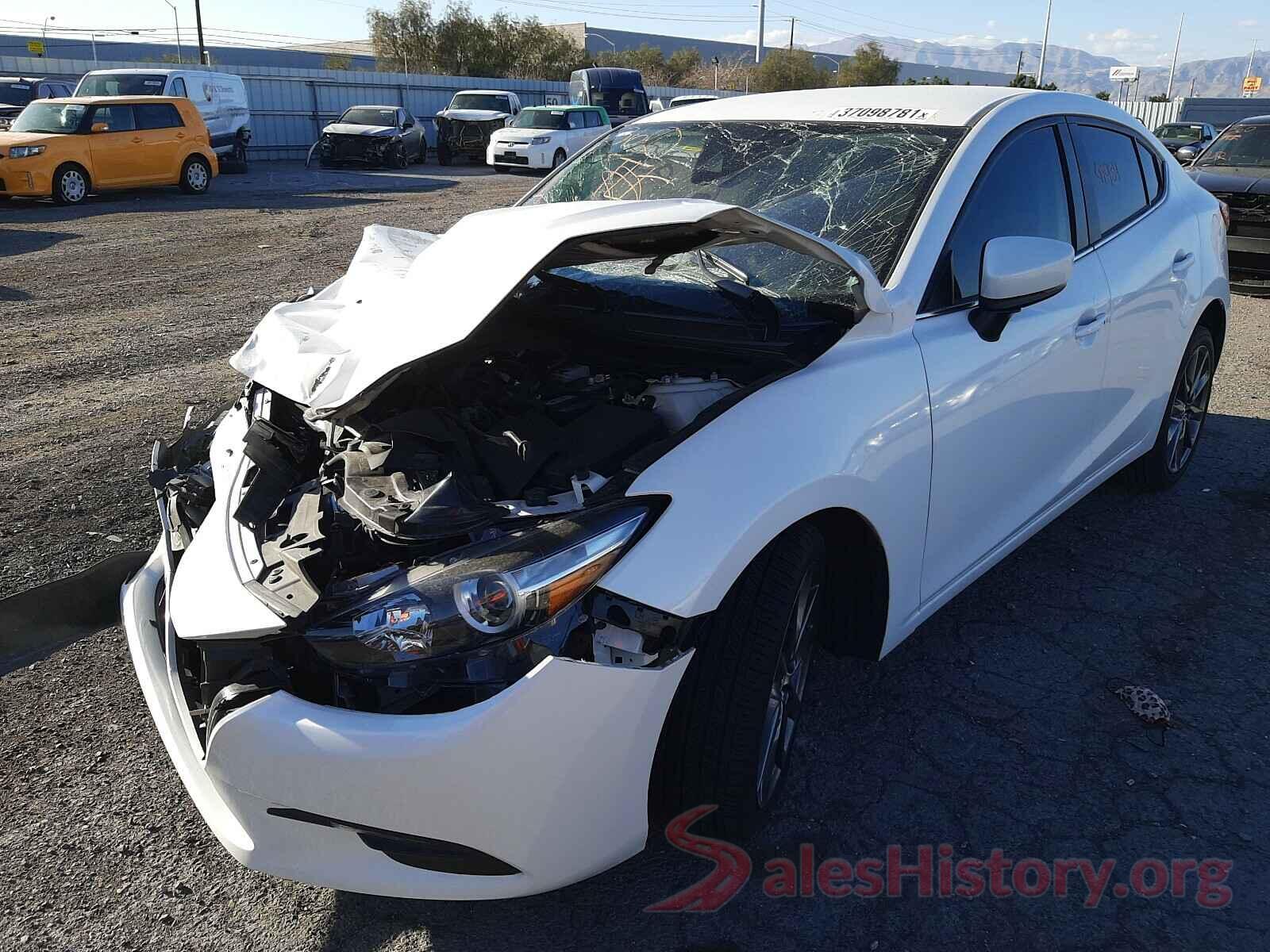 3MZBN1V32JM273732 2018 MAZDA 3