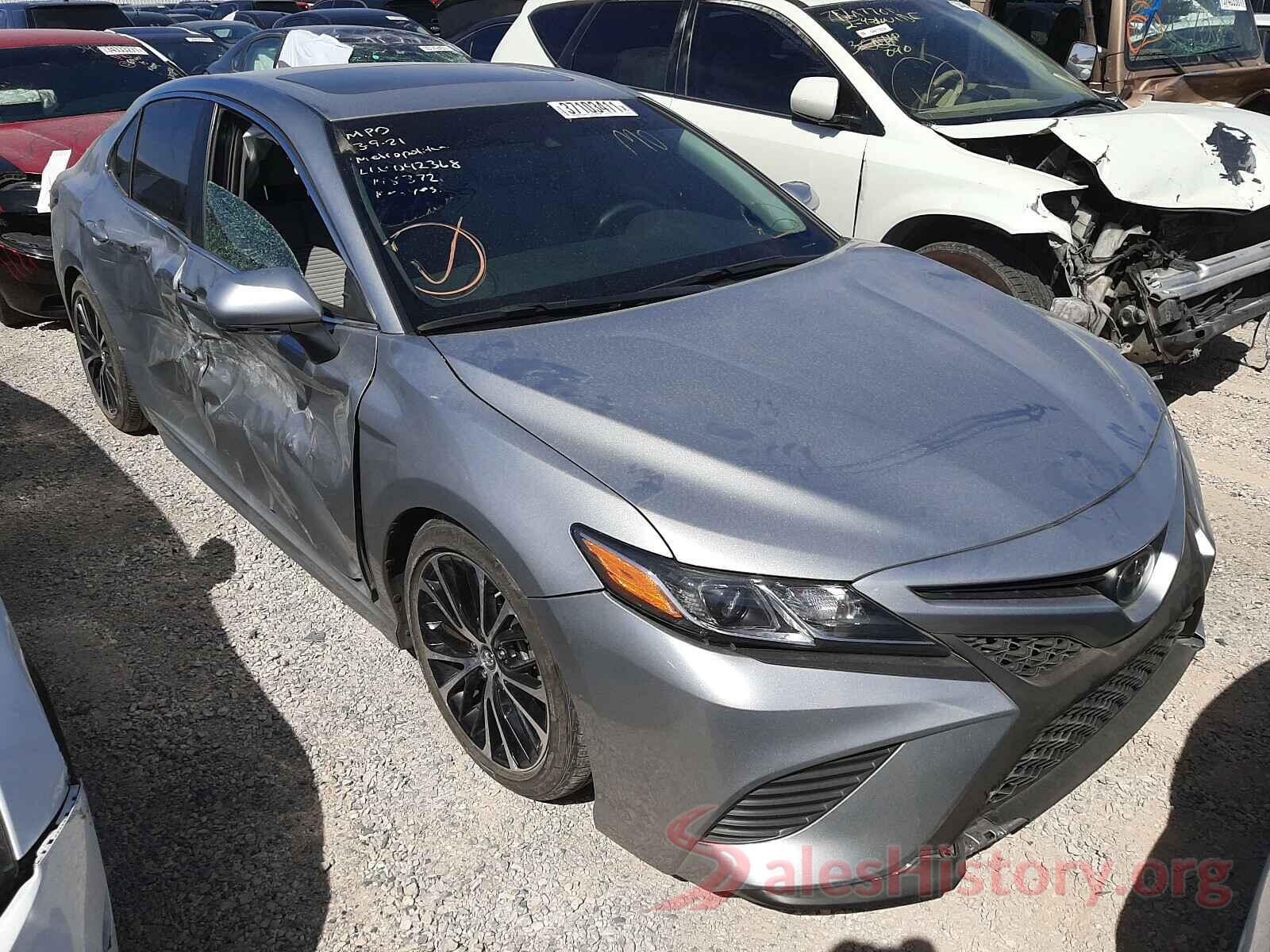 4T1B11HK2JU676795 2018 TOYOTA CAMRY