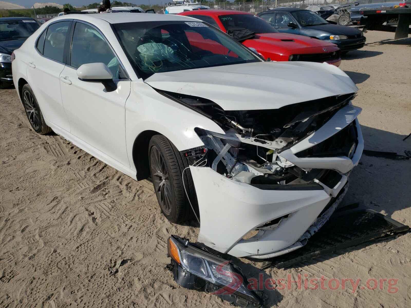 4T1B11HK8JU619789 2018 TOYOTA CAMRY