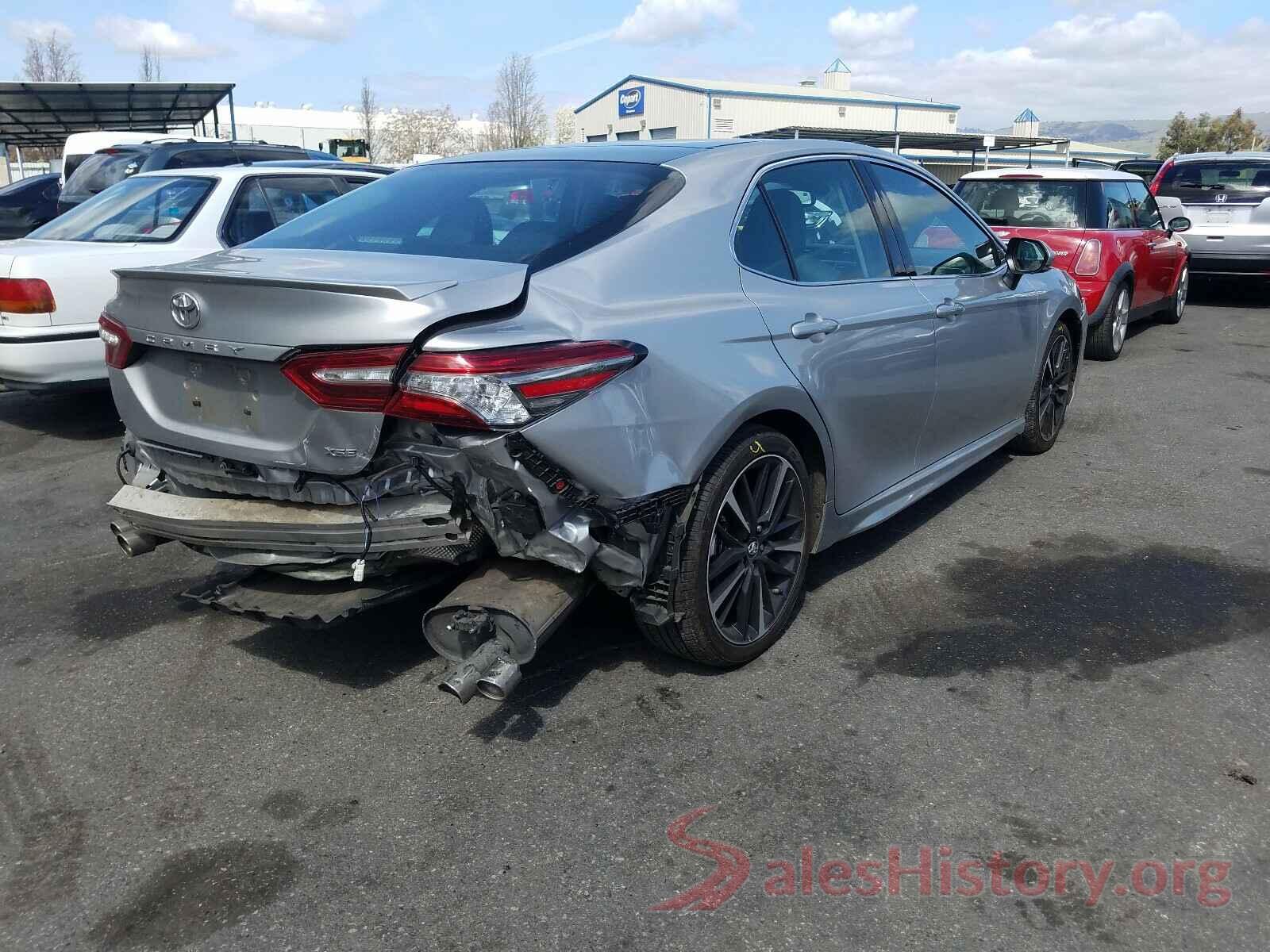 4T1B61HK0JU518599 2018 TOYOTA CAMRY