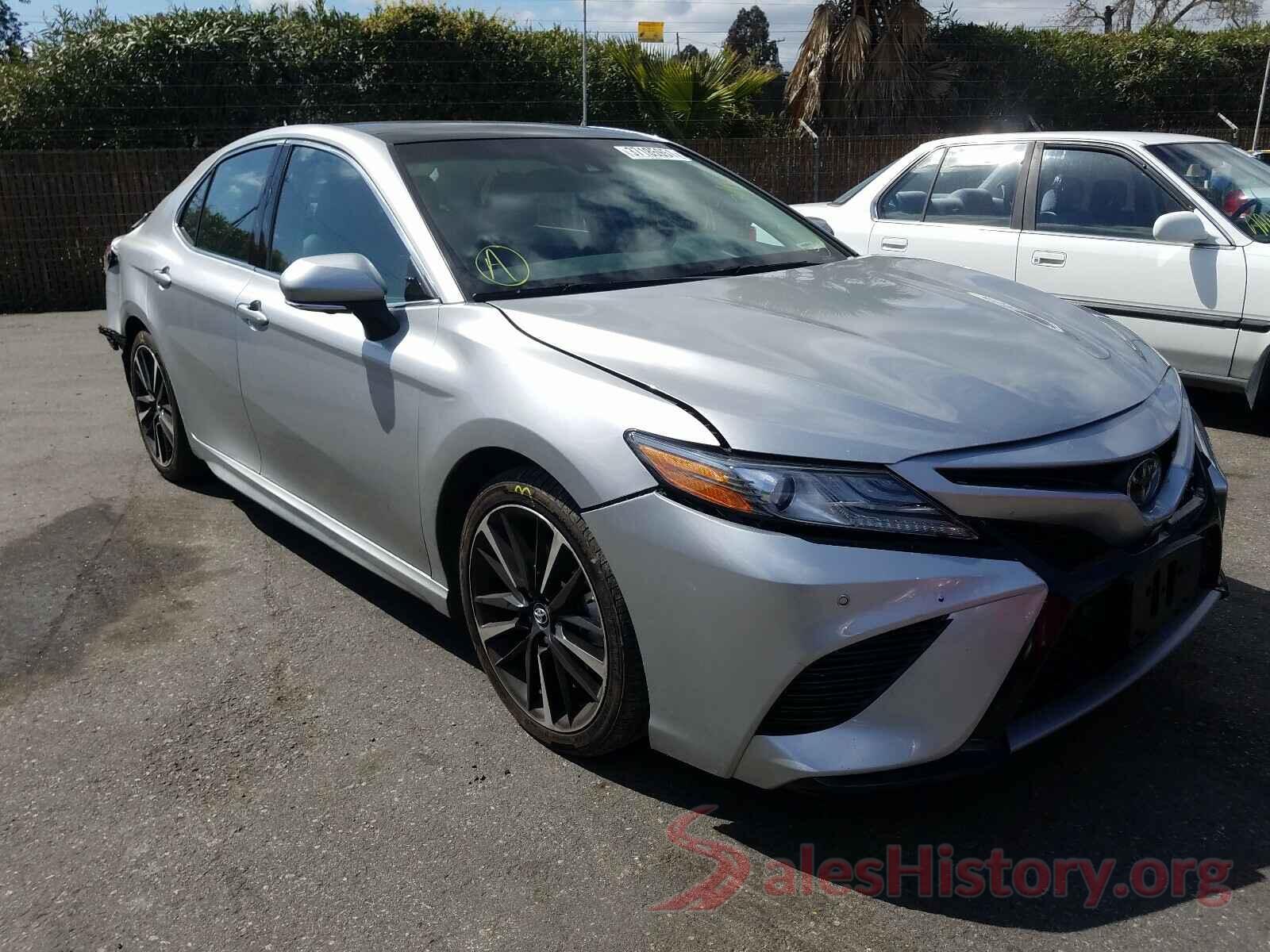 4T1B61HK0JU518599 2018 TOYOTA CAMRY