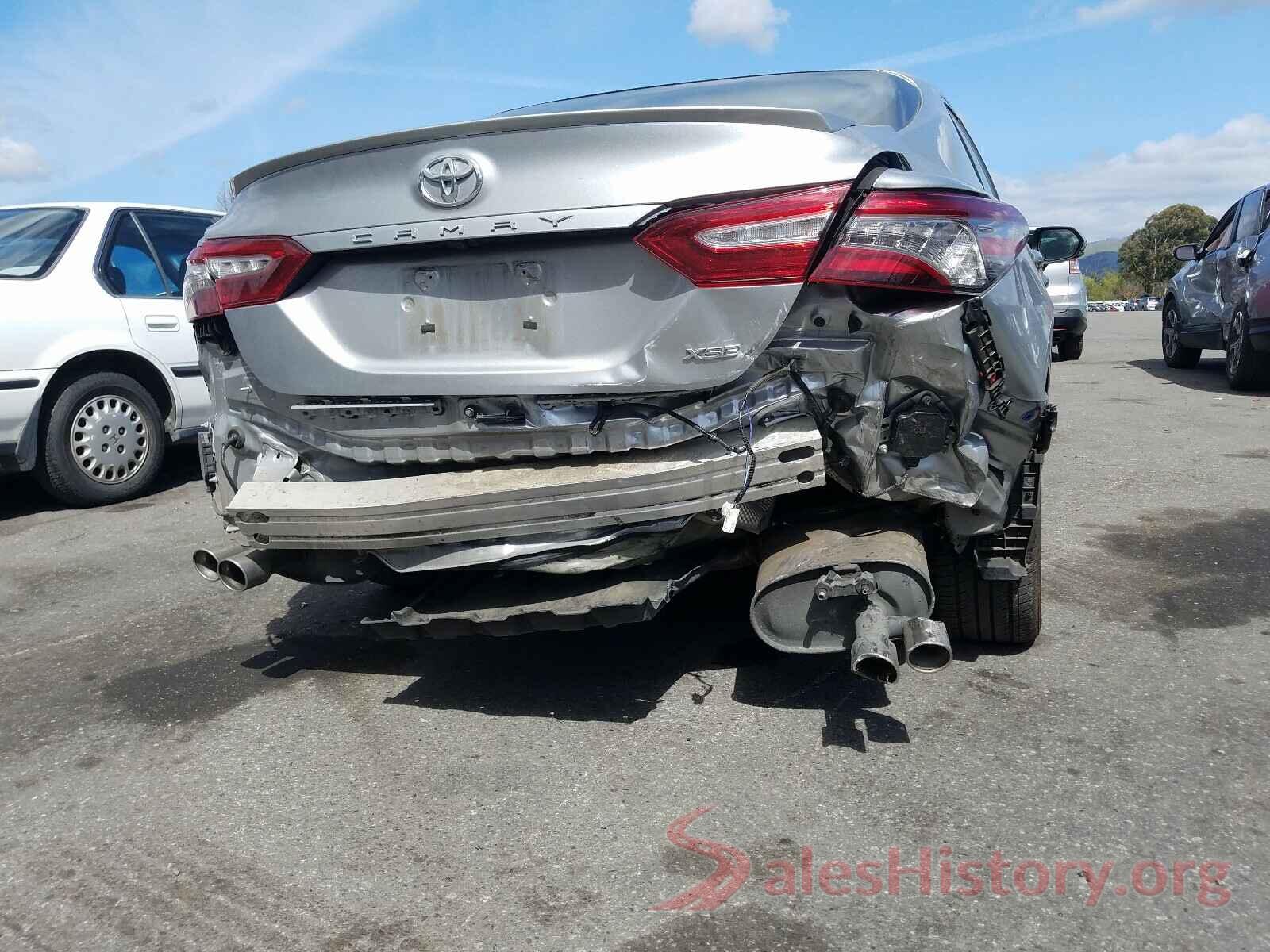 4T1B61HK0JU518599 2018 TOYOTA CAMRY