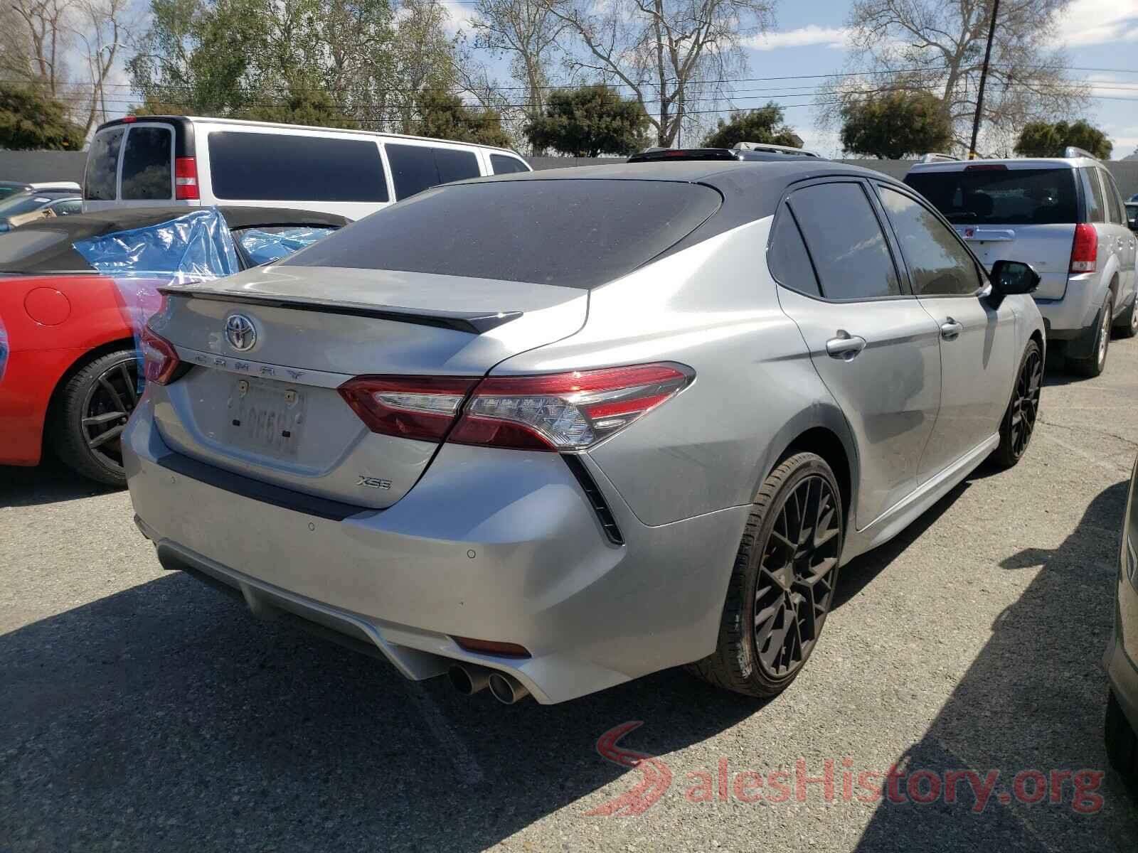 4T1B61HK2JU049841 2018 TOYOTA CAMRY