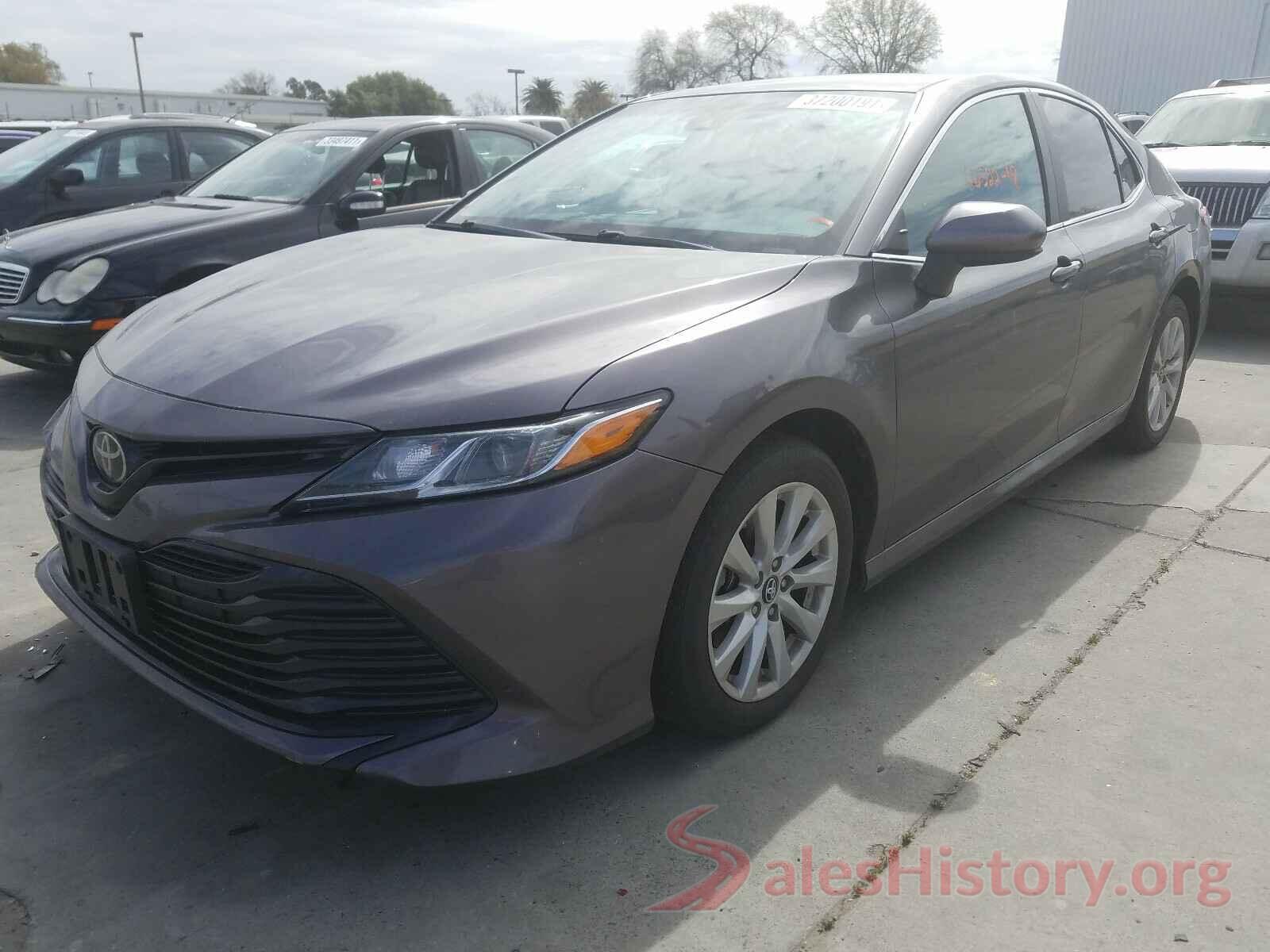 4T1B11HK8JU580220 2018 TOYOTA CAMRY