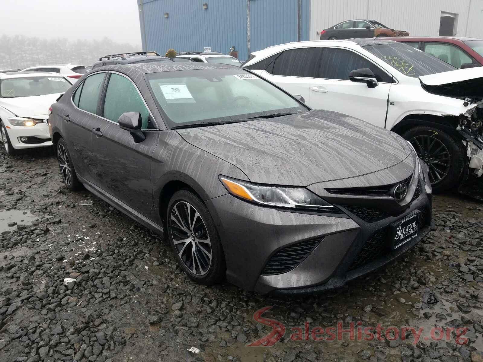 4T1B11HK1JU012262 2018 TOYOTA CAMRY