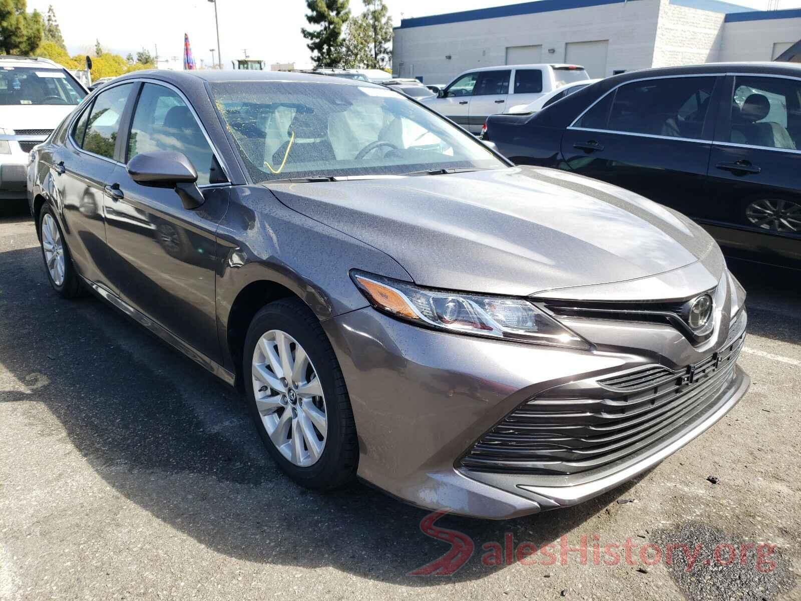 4T1B11HK2JU095765 2018 TOYOTA CAMRY