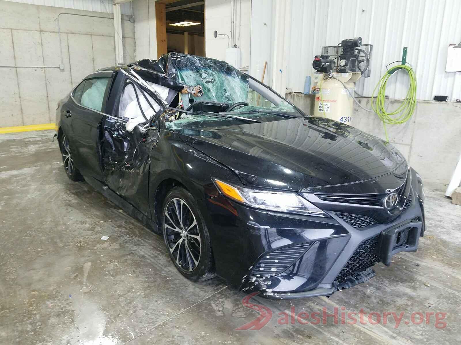 4T1B11HK9JU046790 2018 TOYOTA CAMRY