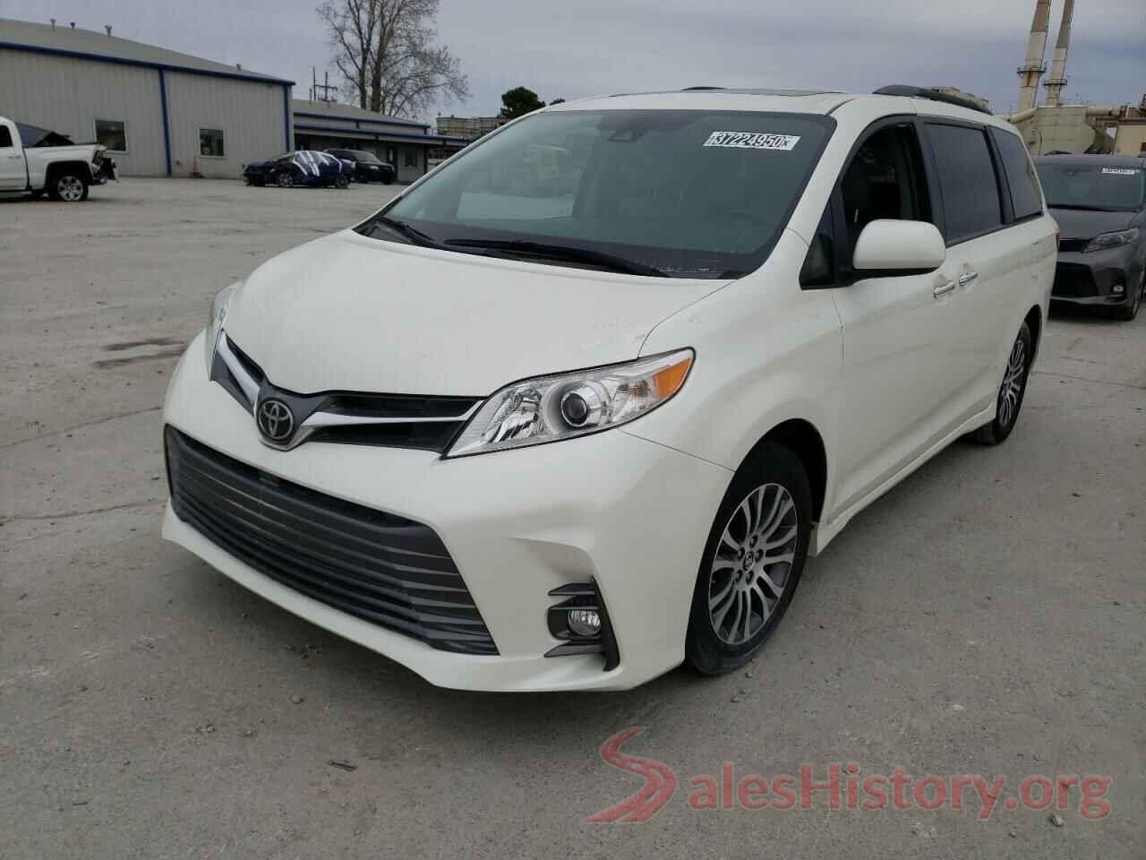 5TDYZ3DC9JS925678 2018 TOYOTA SIENNA