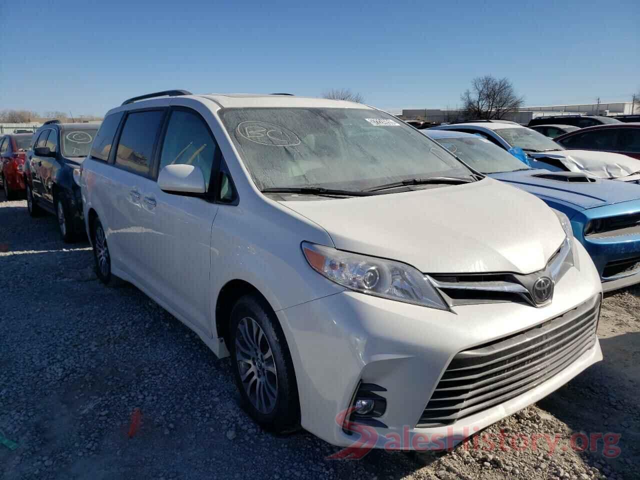 5TDYZ3DC9JS925678 2018 TOYOTA SIENNA