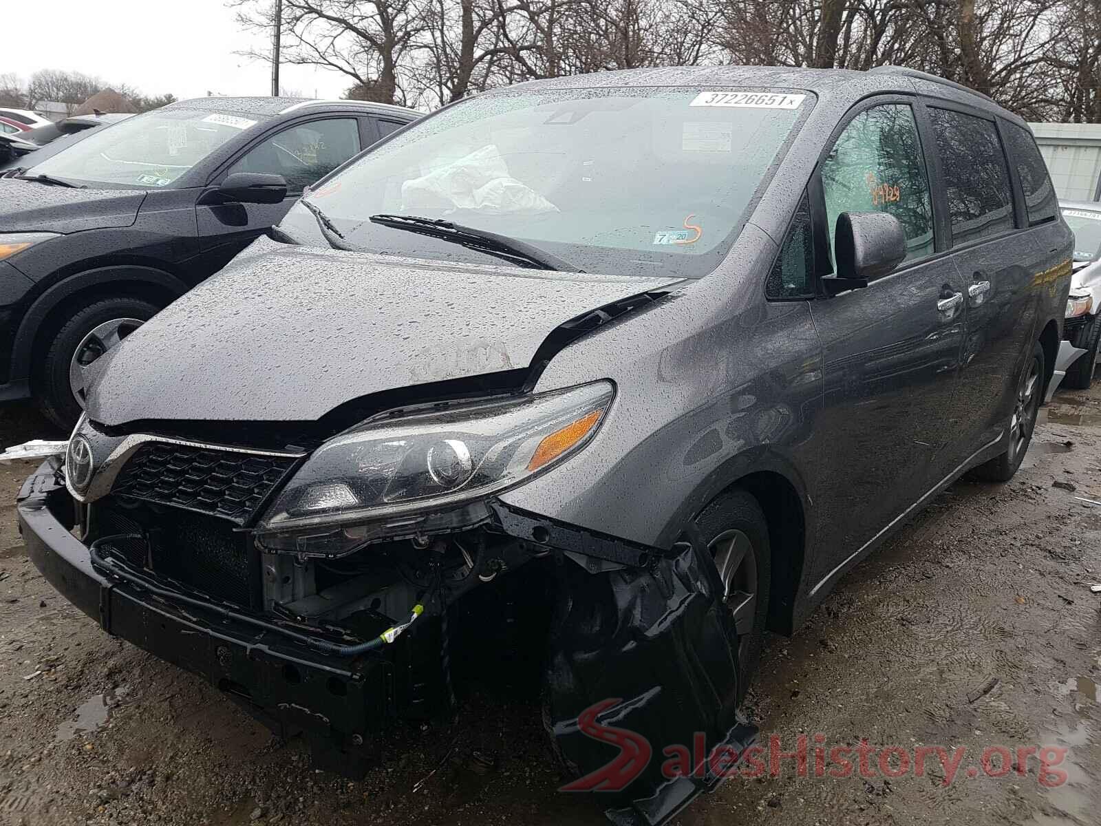 5TDXZ3DC5JS918965 2018 TOYOTA SIENNA