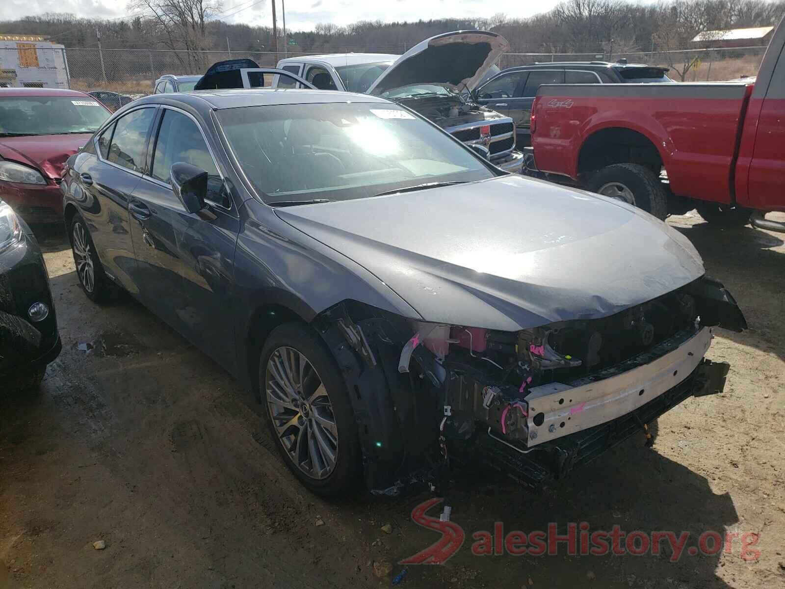 58AB21B10KU001339 2019 LEXUS ES300