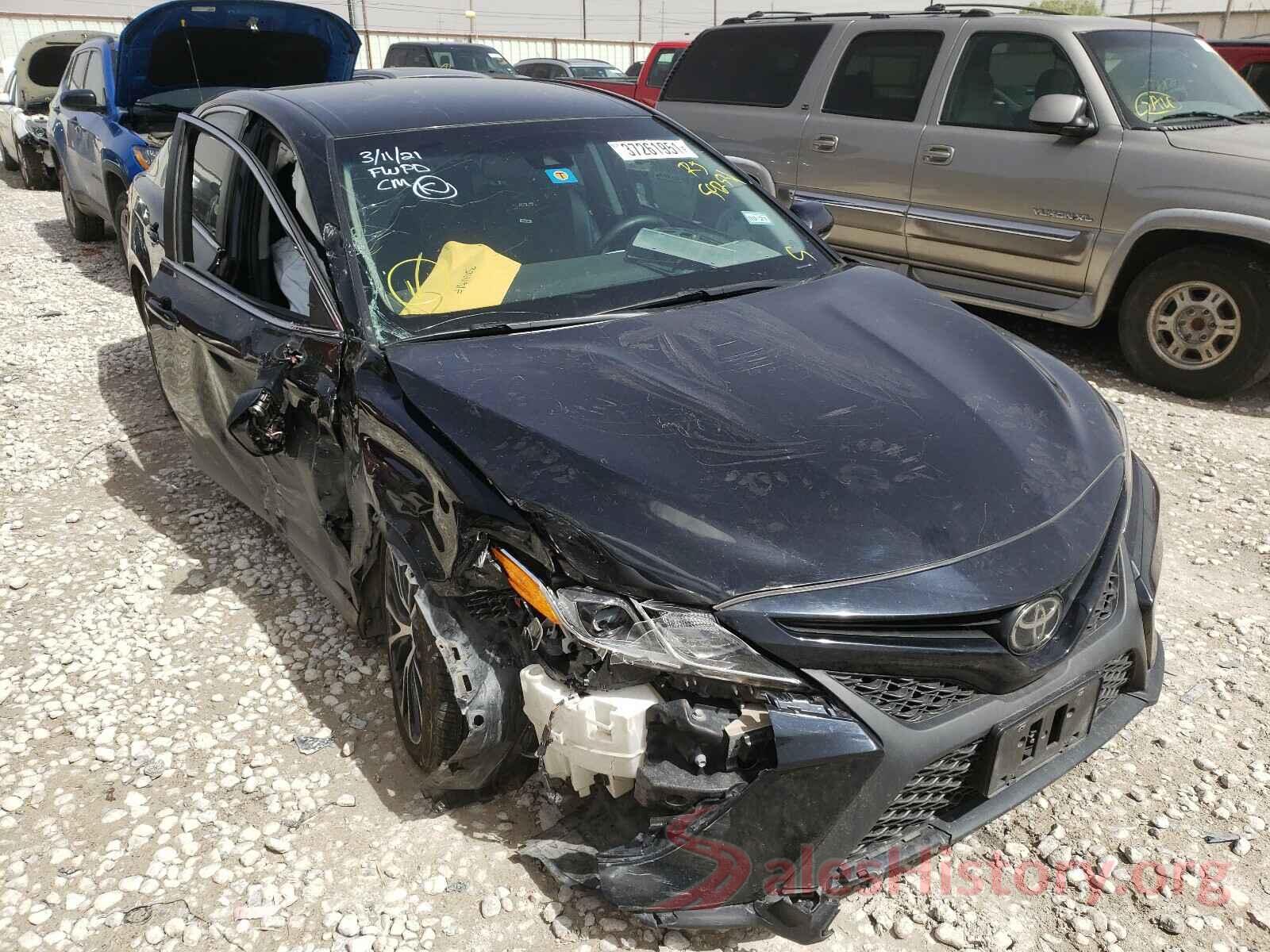 4T1B11HK8JU592531 2018 TOYOTA CAMRY