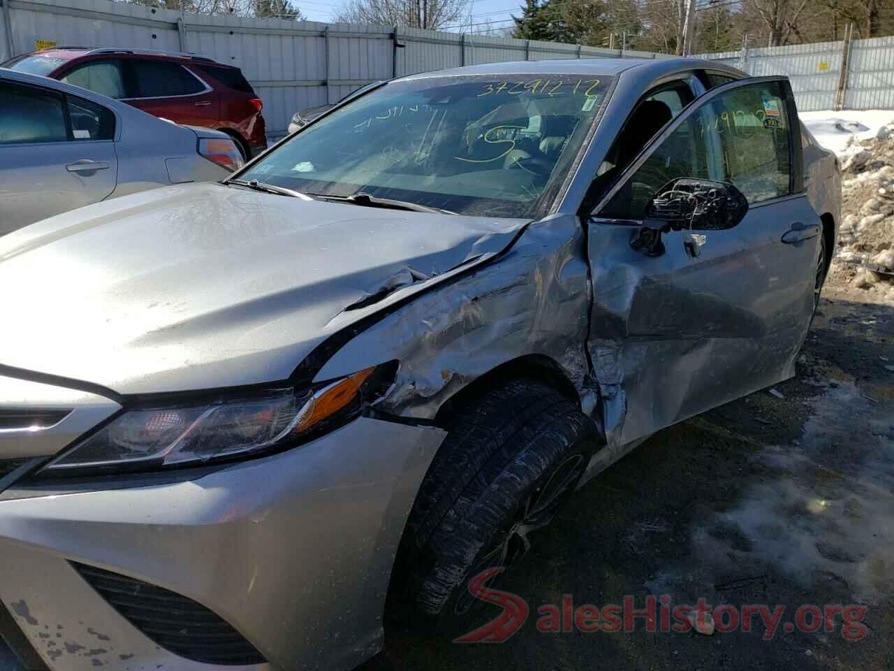 4T1B11HK8JU645566 2018 TOYOTA CAMRY