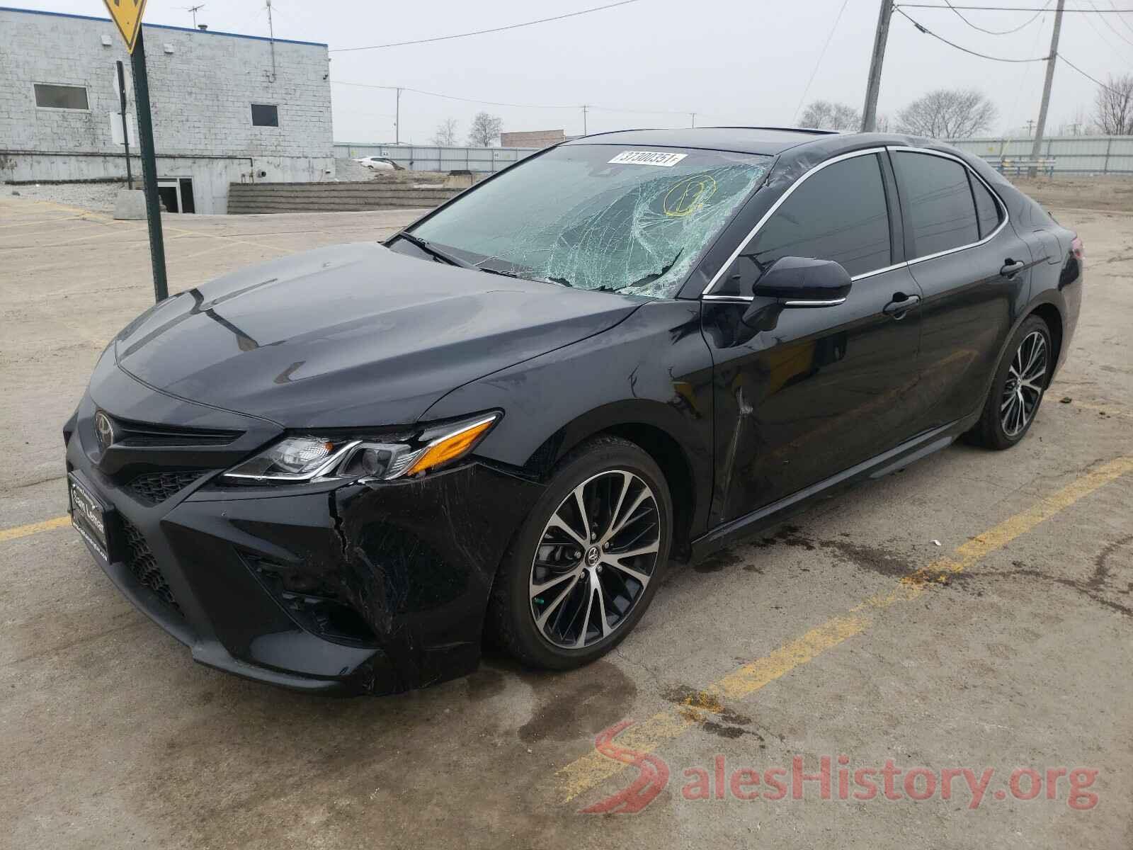 4T1B11HK2JU541879 2018 TOYOTA CAMRY