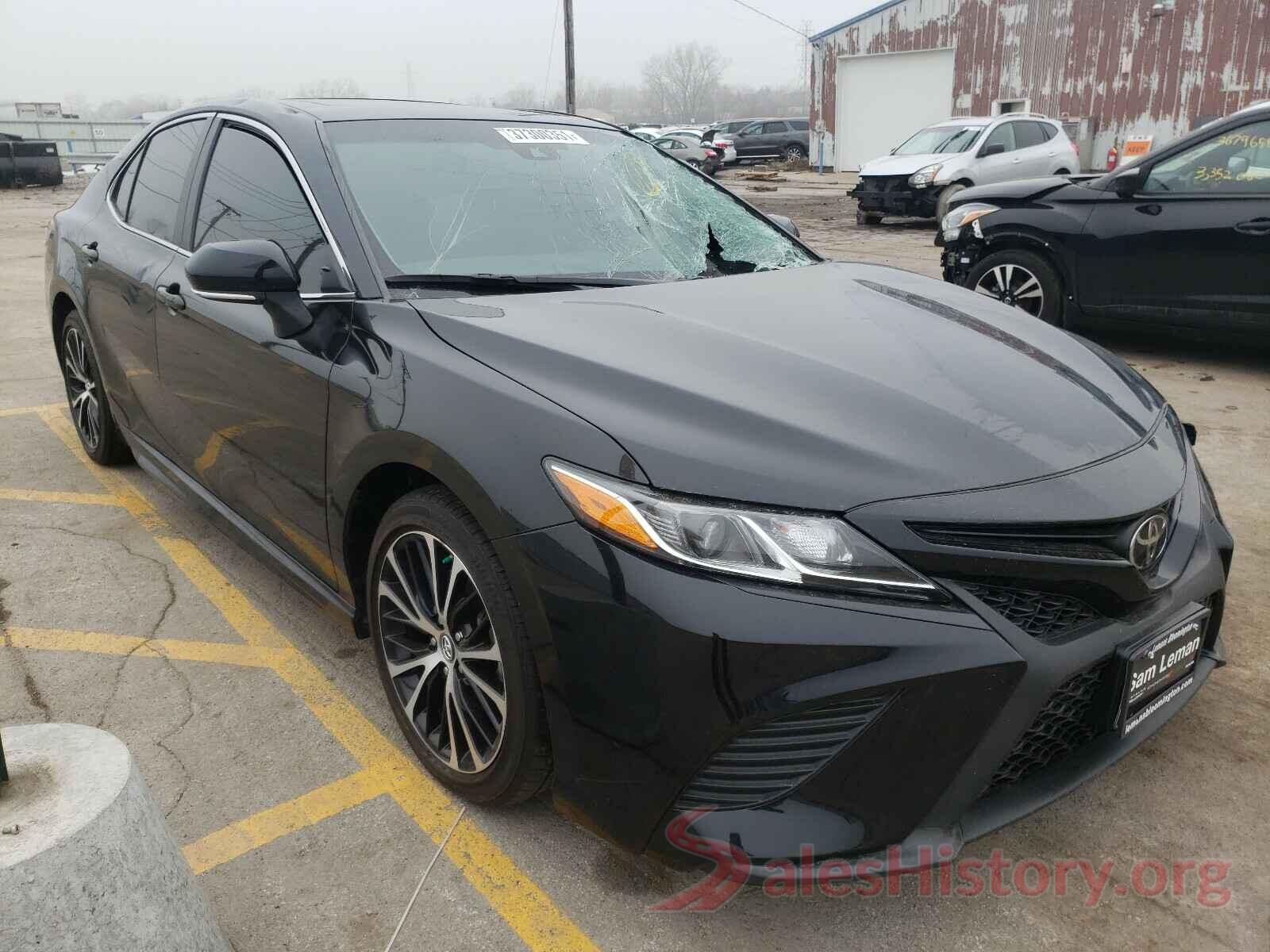 4T1B11HK2JU541879 2018 TOYOTA CAMRY