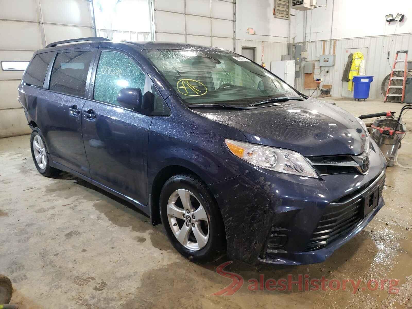 5TDKZ3DC0JS929978 2018 TOYOTA SIENNA