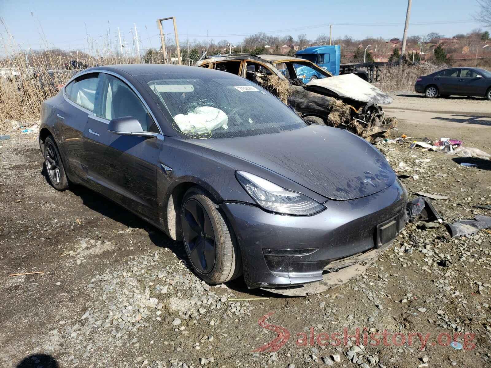 5YJ3E1EB8JF119223 2018 TESLA MODEL 3