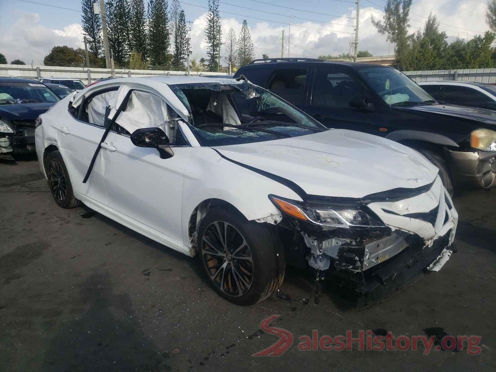 4T1B11HK8JU558198 2018 TOYOTA CAMRY