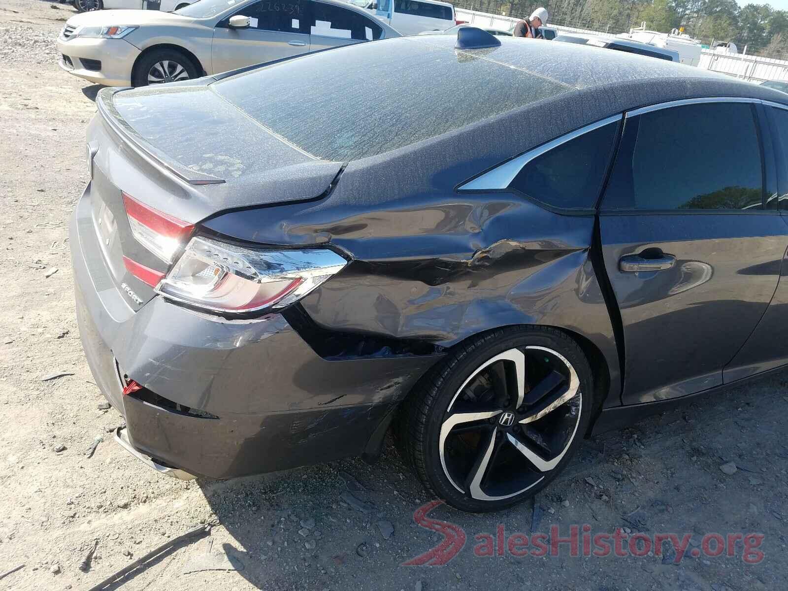 1HGCV1F32JA197594 2018 HONDA ACCORD